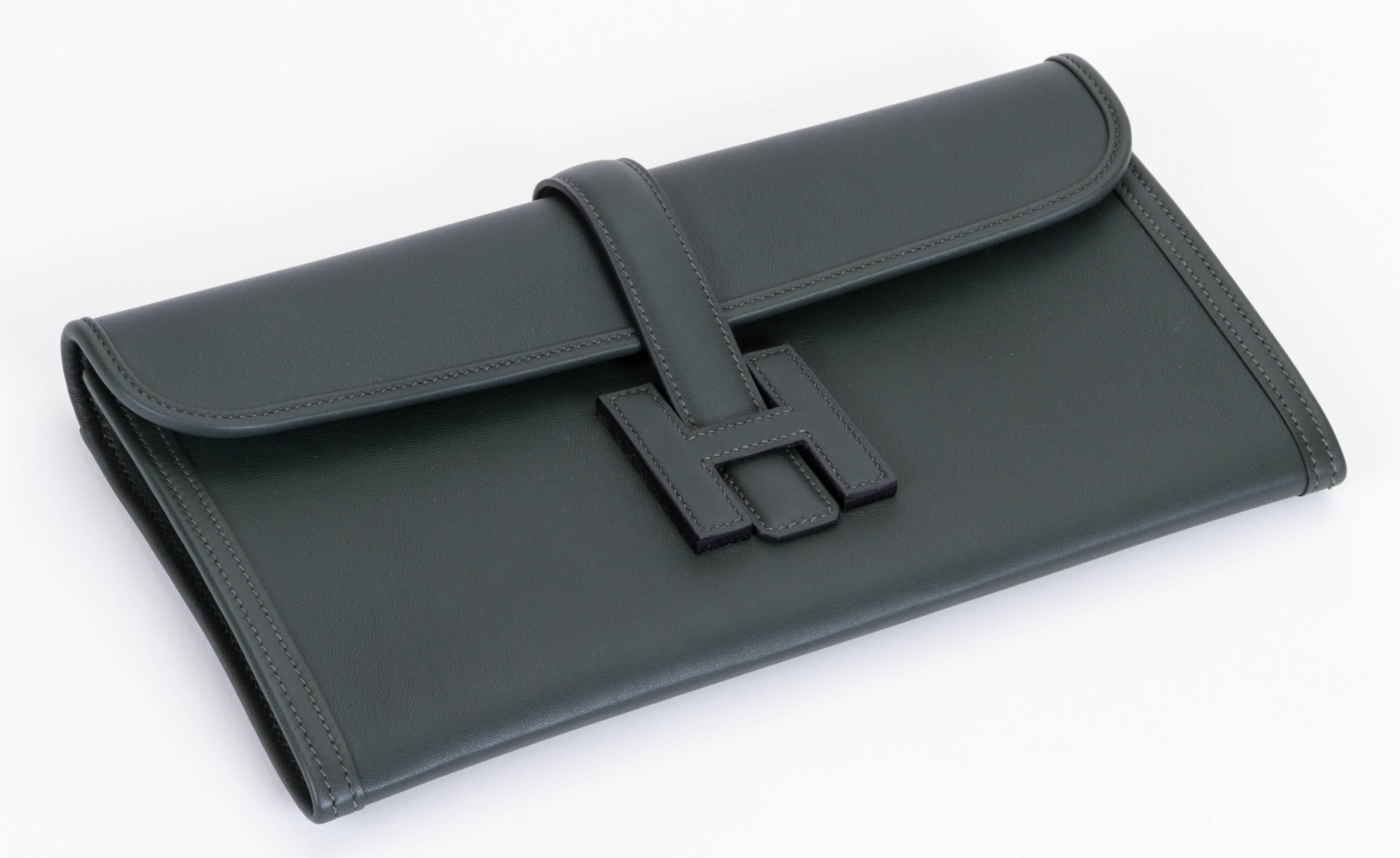 New Hermes Jige Elan Vert Fonce Swift Clutch In New Condition In West Hollywood, CA