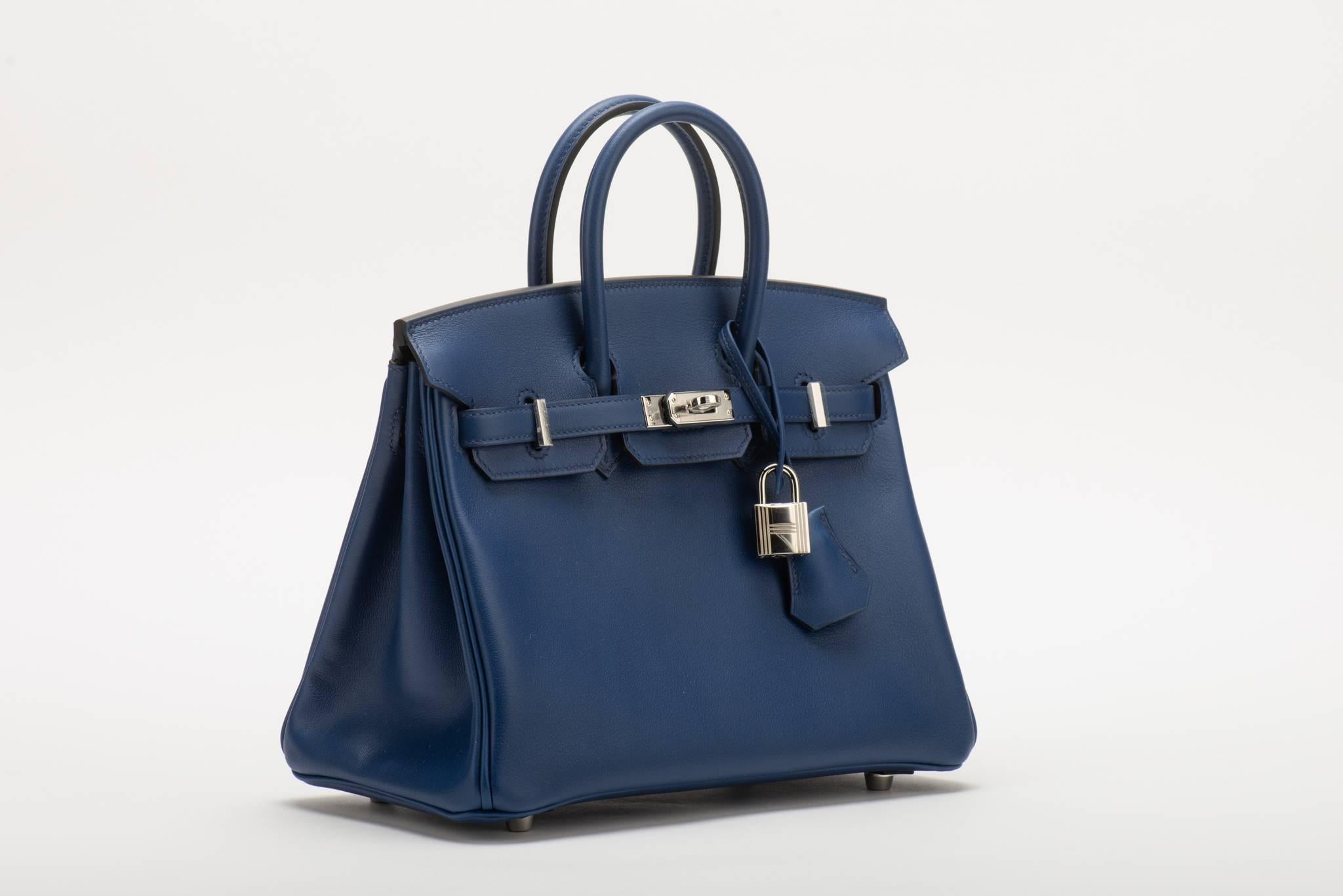 Hermès 25cm Birkin in blue nuit swift leather with palladium hardware. Handle drop, 3