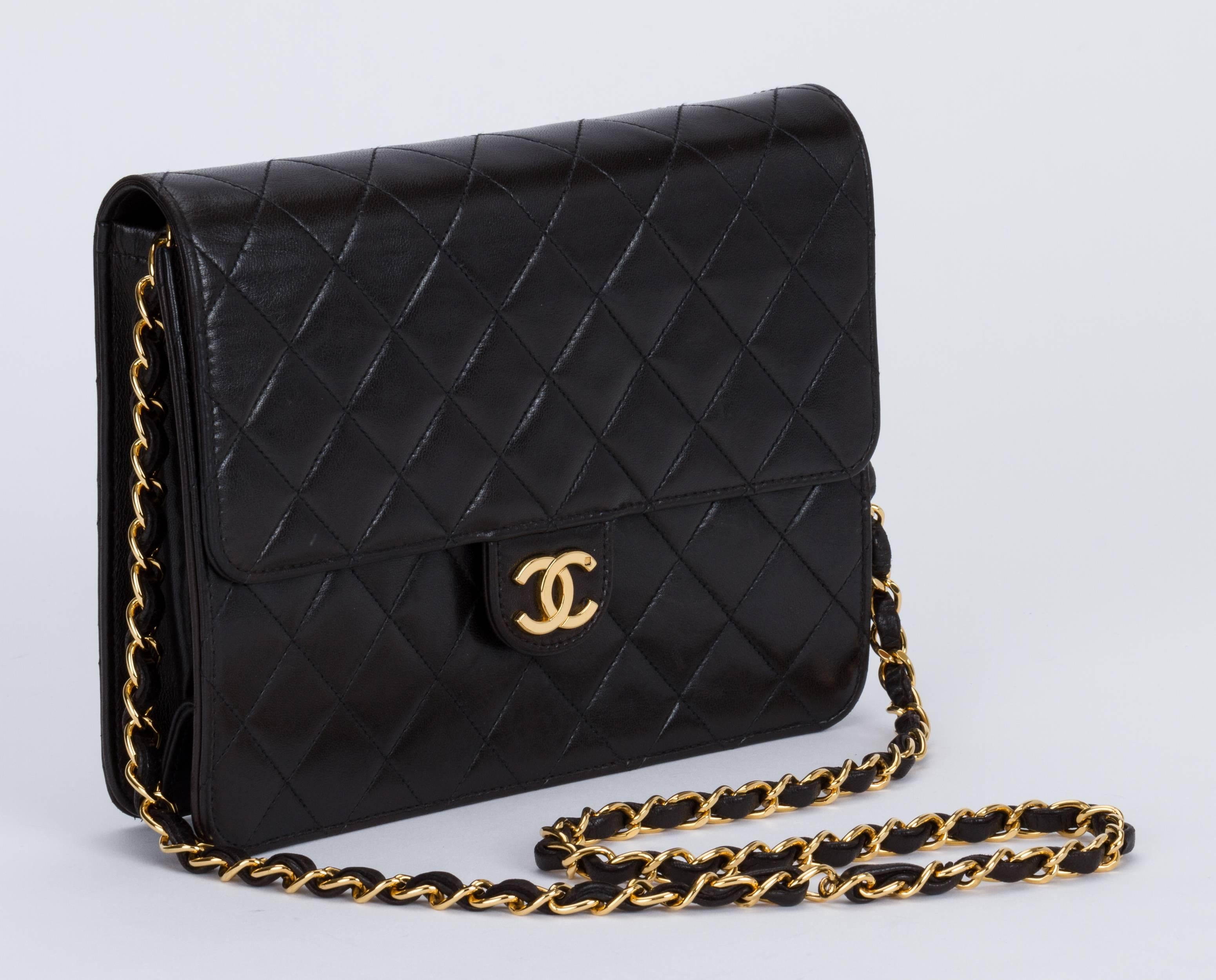 Chanel black lambskin 2 way handbag. Can be worn as a clutch or as a shoulder bag. Collection 2000/2002. Comes with hologram, id card and dust cover.

