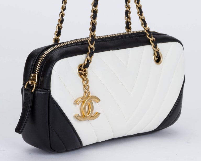 Chanel Black and White Chevron Crossbody Bag at 1stdibs