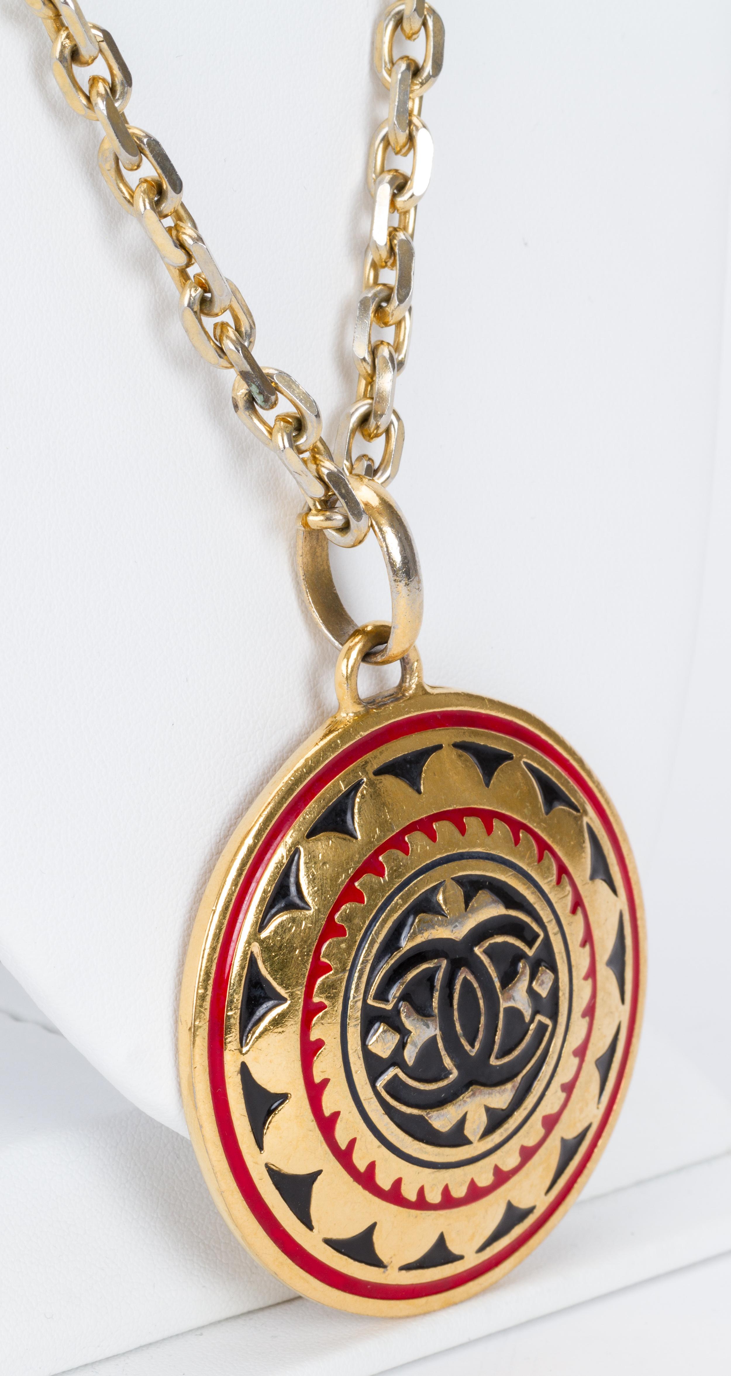 1970s Chanel collection round pendant necklace with red and black enamel decoration. Pendant: 2.5