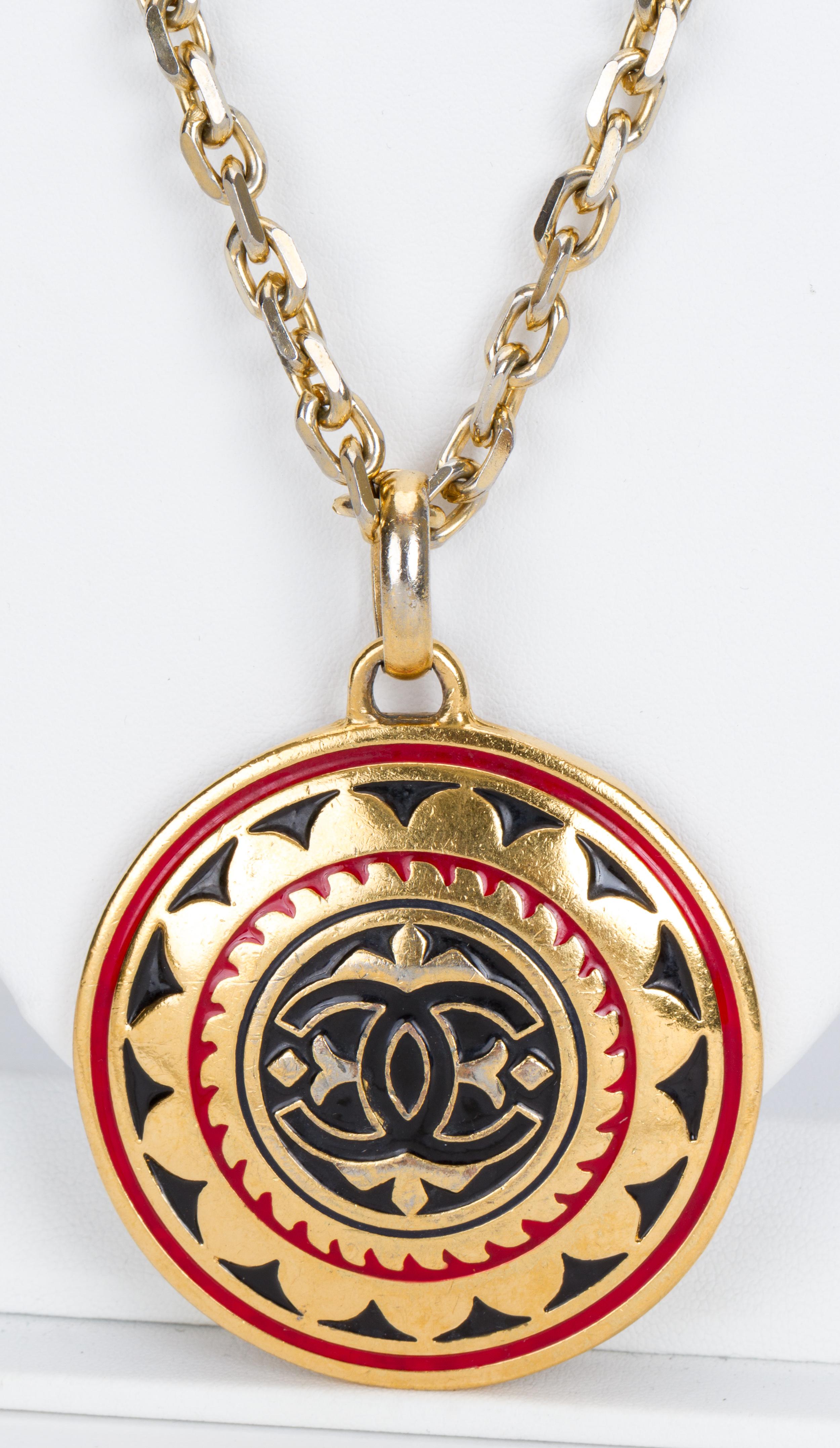 1970s Chanel Enamel Gold Pendant Necklace In Good Condition In West Hollywood, CA