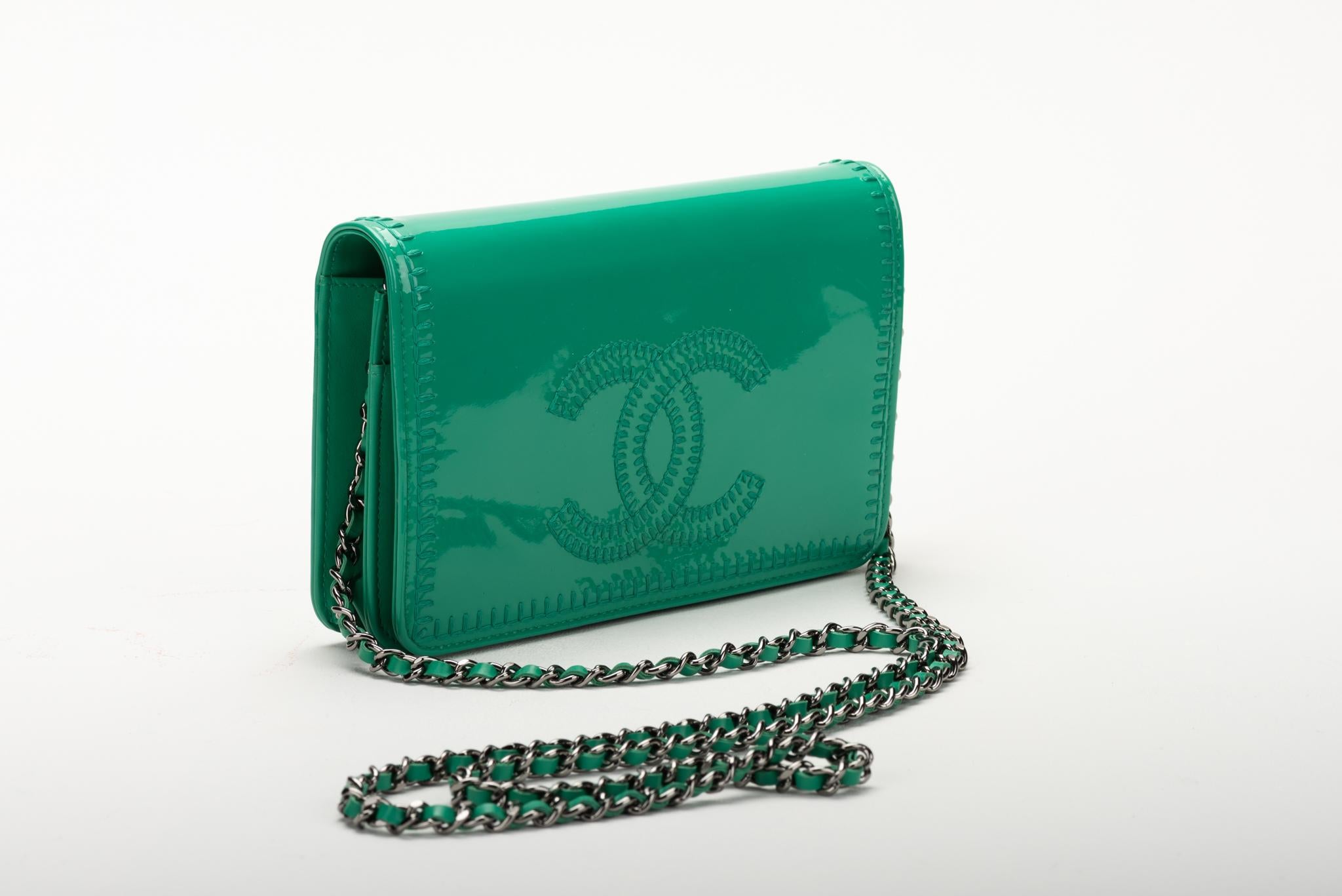 Chanel emerald green patent leather cross body wallet on a chain. Excellent condition. Comes with hologram and dust cover.