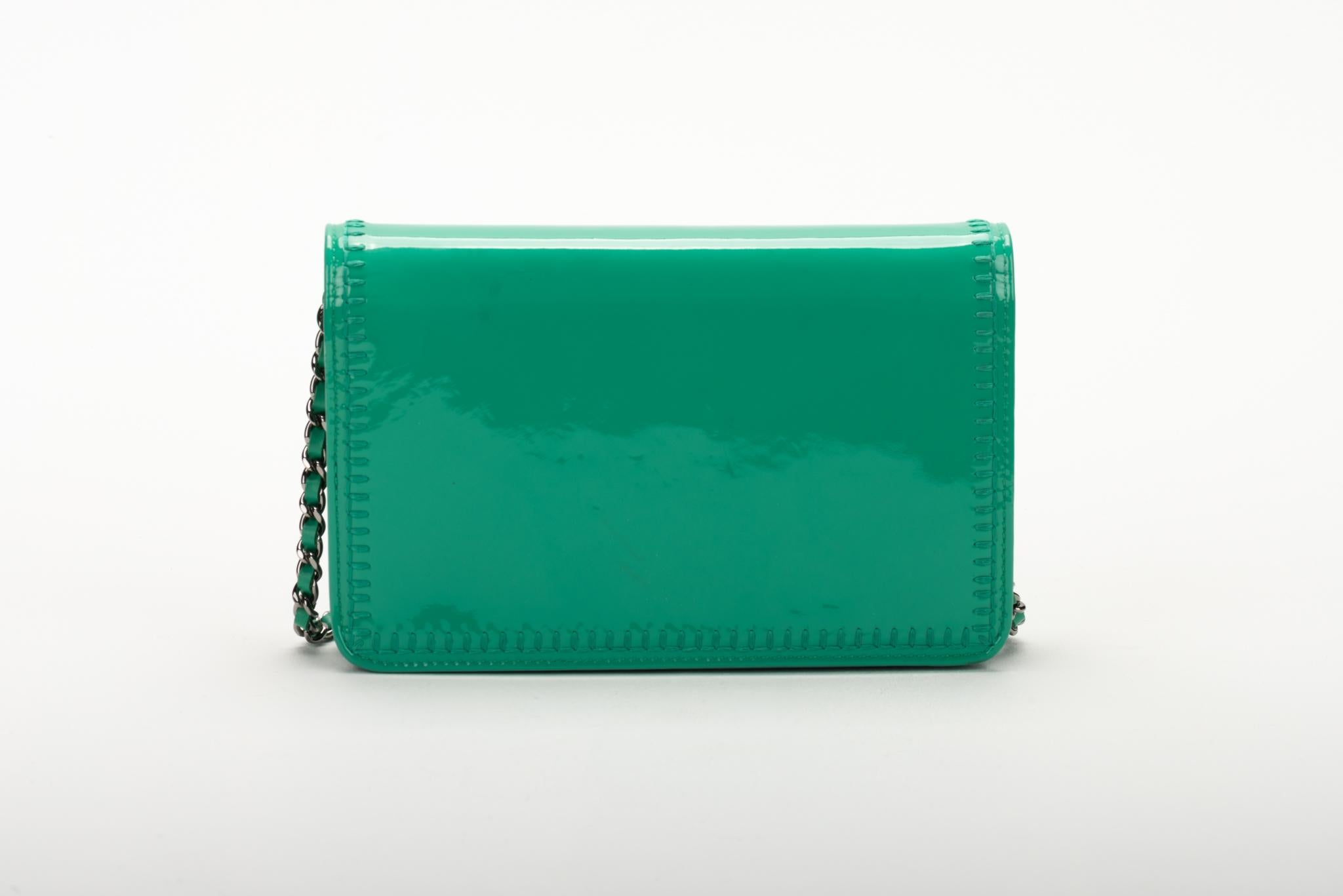 Chanel Emerald Green Patent Cross Body Bag In Excellent Condition In West Hollywood, CA