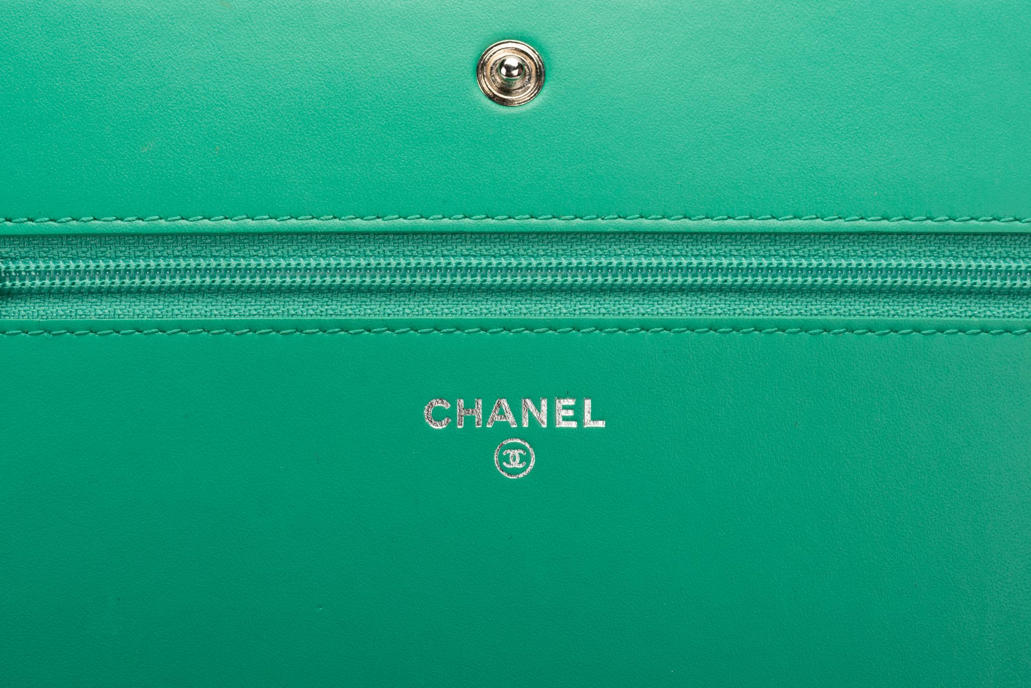 Women's Chanel Emerald Green Patent Cross Body Bag