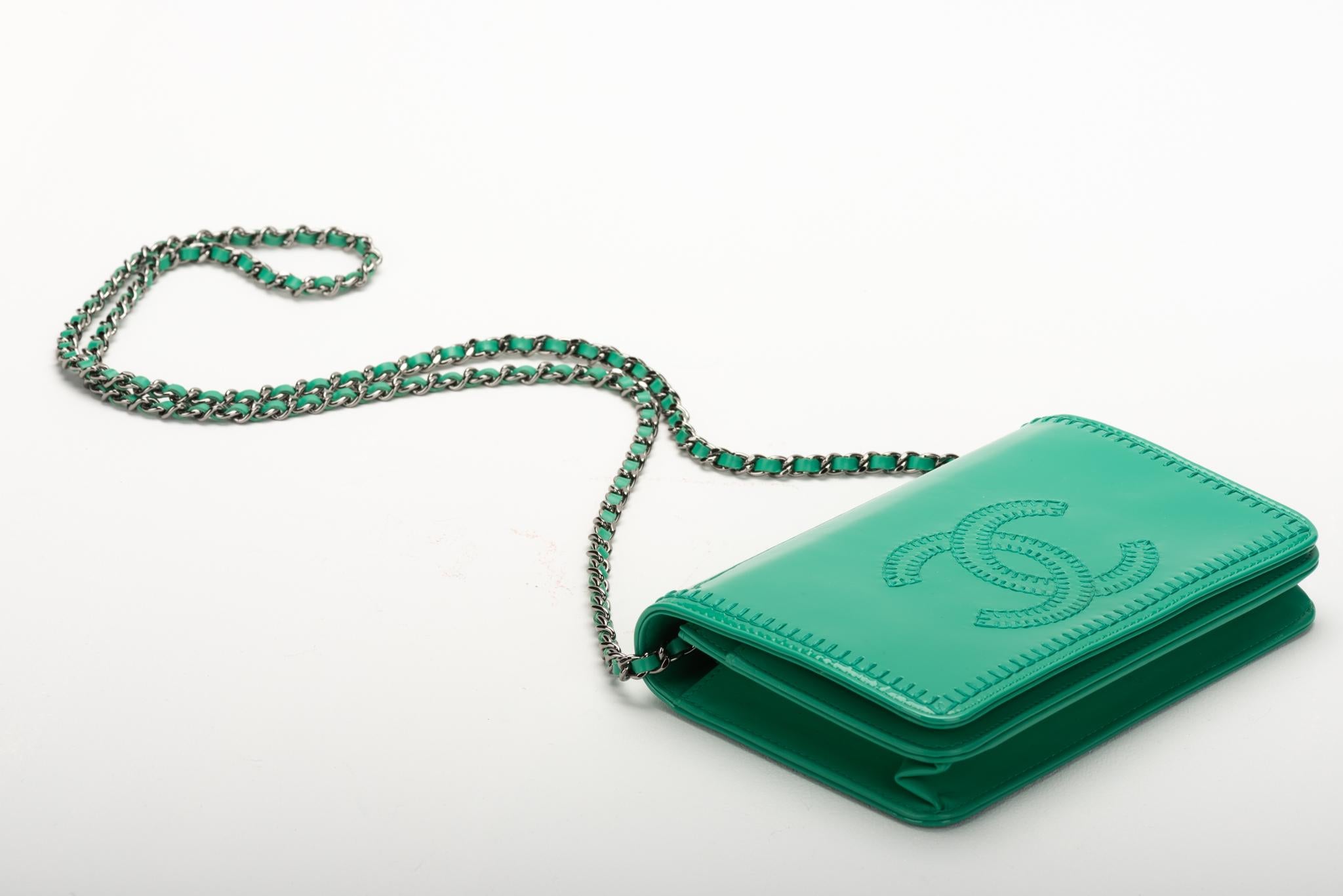 Chanel Emerald Green Patent Cross Body Bag 1
