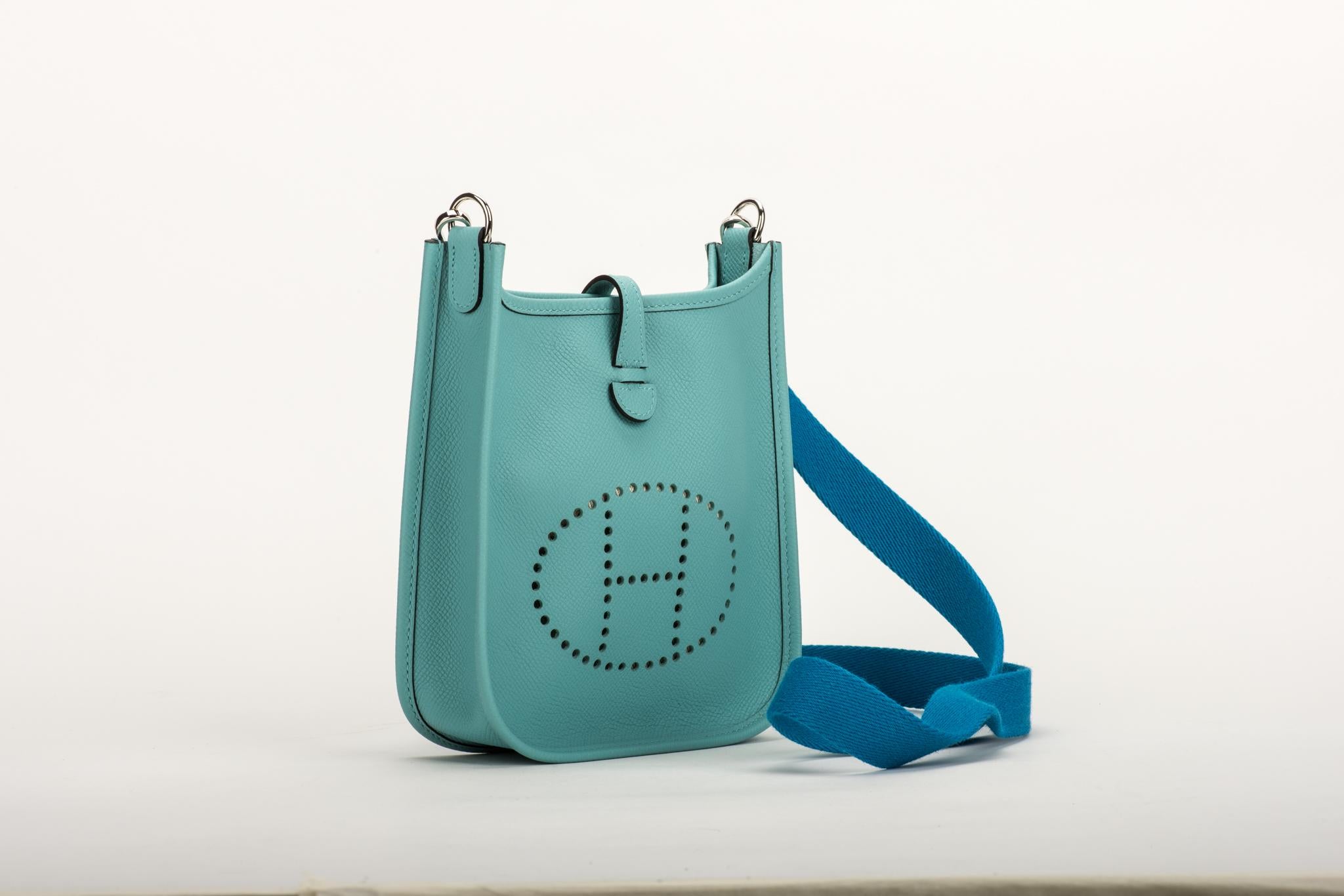 Hermes Mini Evelyne Blue Atolle Zanzibar shoulder bag In New Condition In West Hollywood, CA