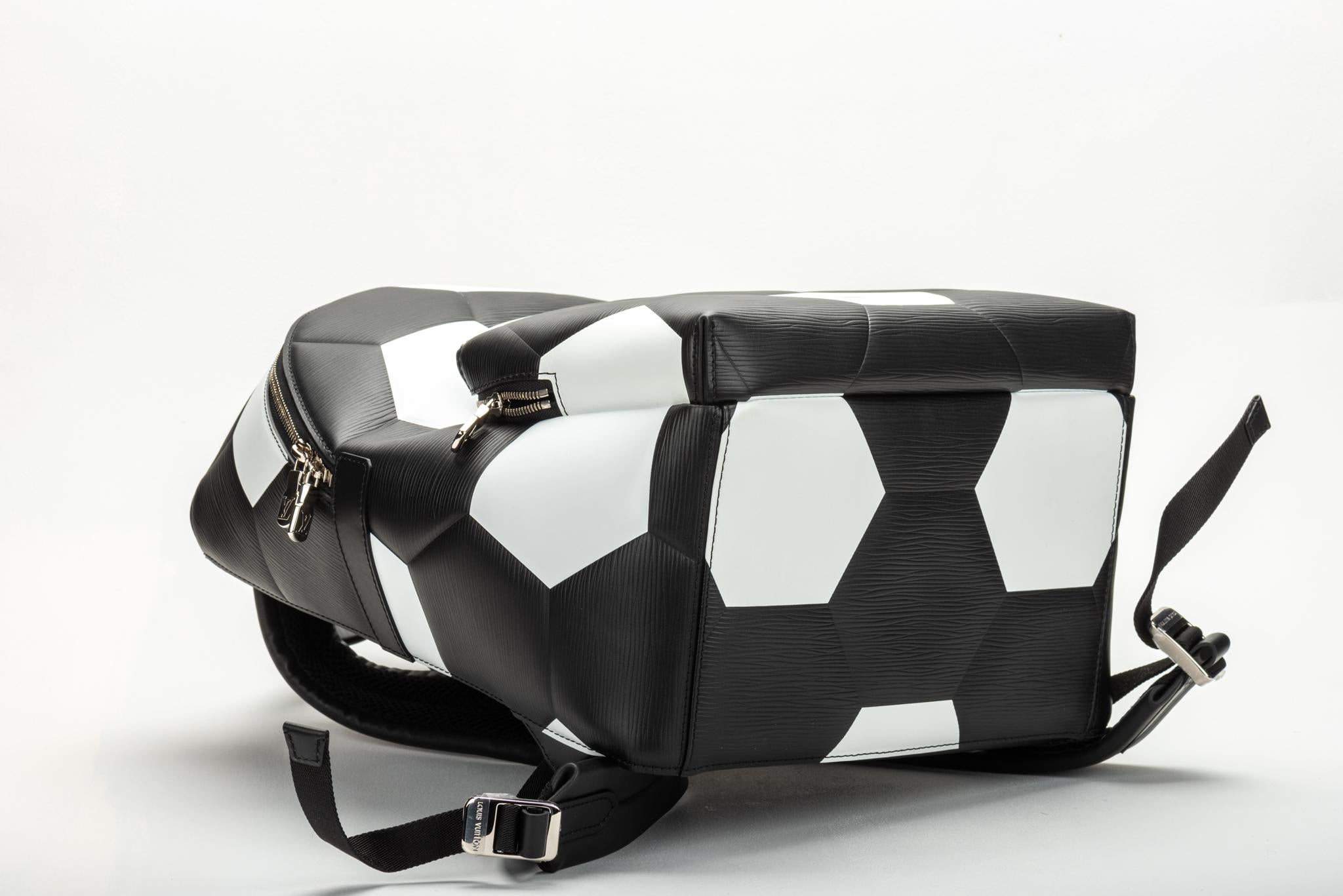 Noir Sac à dos noir FIFA de Louis Vuitton, 2018  en vente