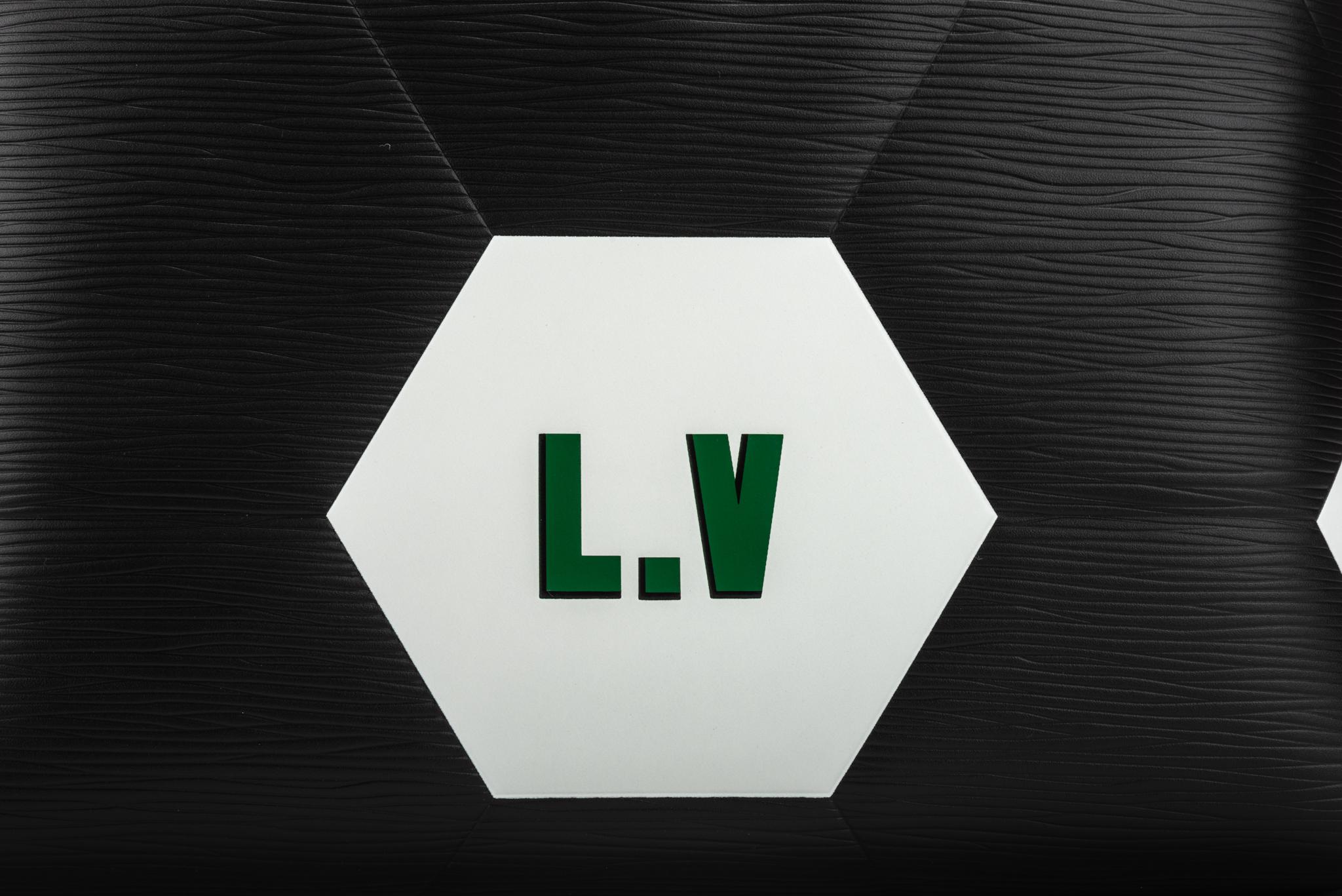 Sac à dos noir FIFA de Louis Vuitton, 2018  en vente 2