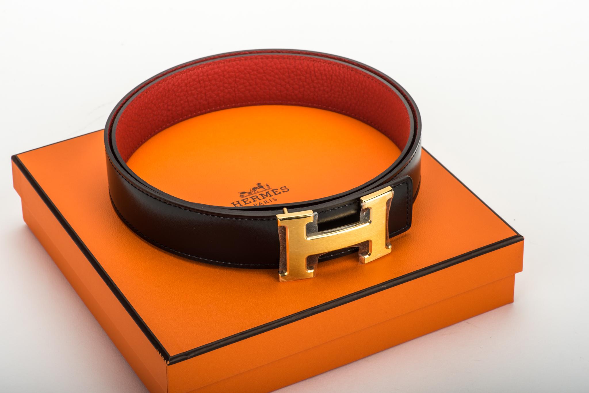 Hermes brand new in box reversible unisex H belt. Black box leather and vermillon clemence leather, gold tone buckle. European size 95cm. Date stamp T for 2015. Comes with dust cover, box, ribbon and shopping bag.