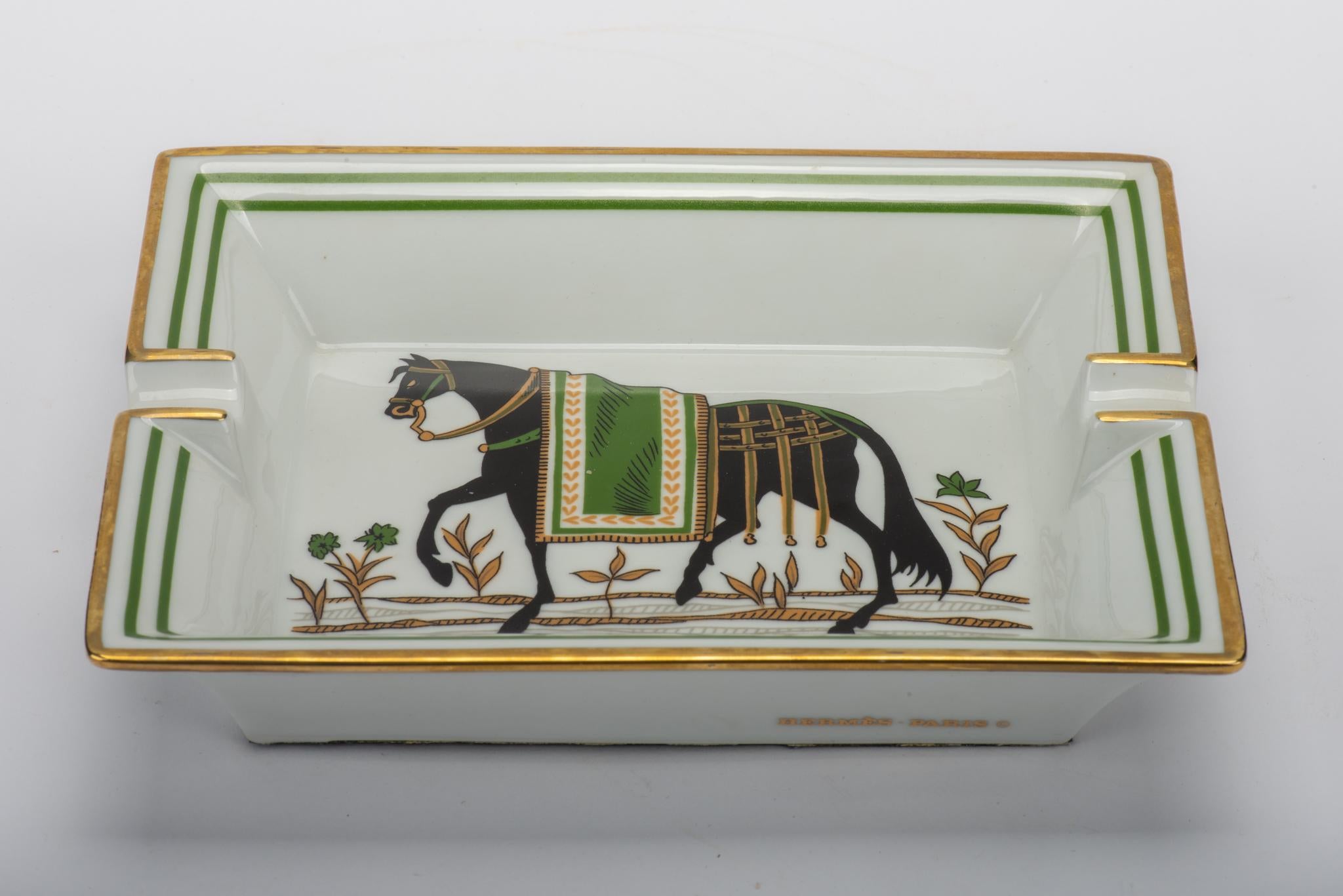 Hermès Limoges porcelain ashtray with Chevaux à la Couverture print. Excellent condition. Comes with original box.