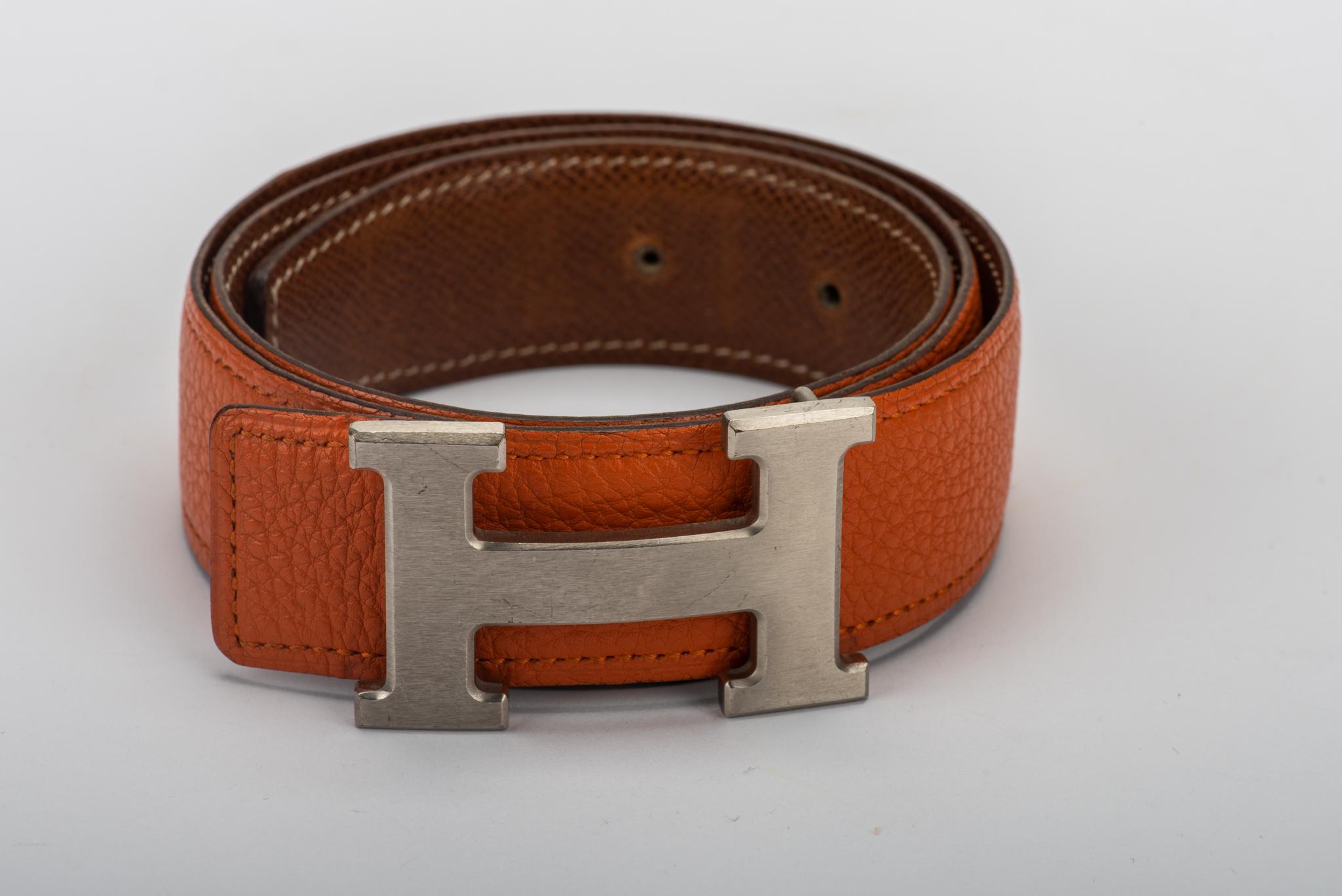 Hermès reversible leather H belt. Gold Epsom leather, orange clemence leather, and satin palladium belt buckle combination. Size 70 cm. Date stamp E for 2001. Comes with original dust bag. Minor scuffs on metal.