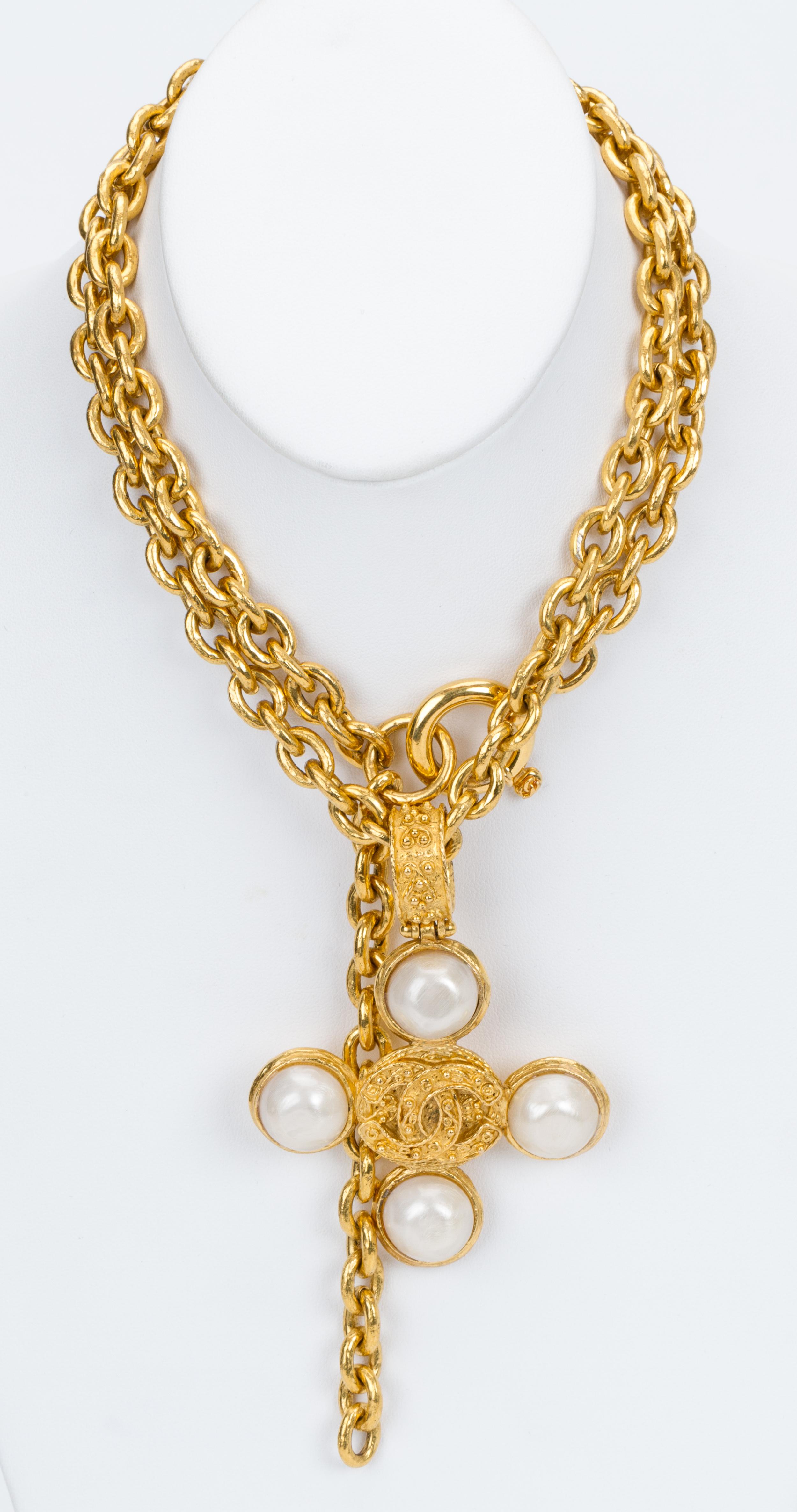 Women's 1990's Vintage Chanel Long Pearl Pendant Necklace