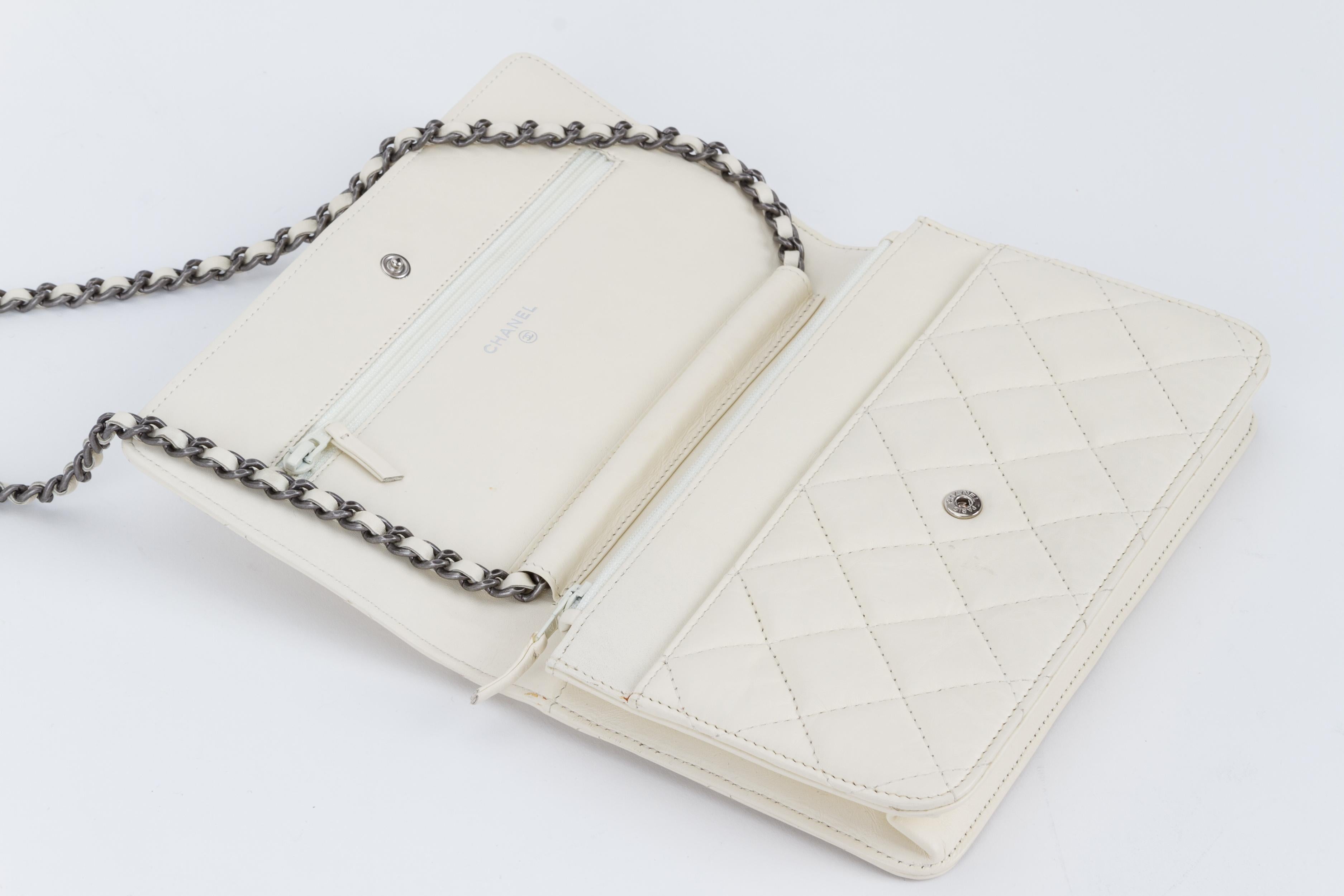 Chanel Reissue White Wallet On A Chain Bag 3