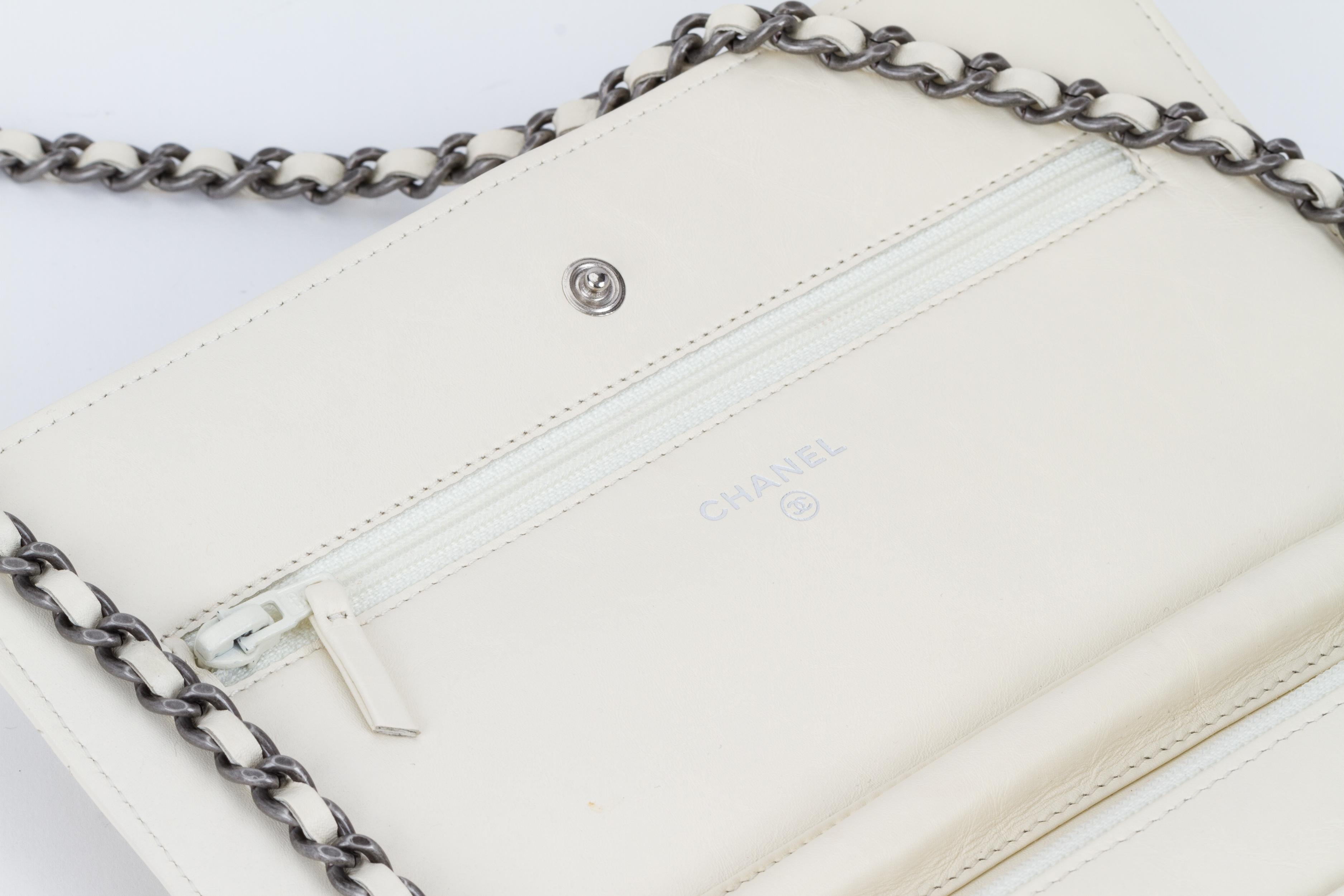 Chanel Reissue White Wallet On A Chain Bag 4