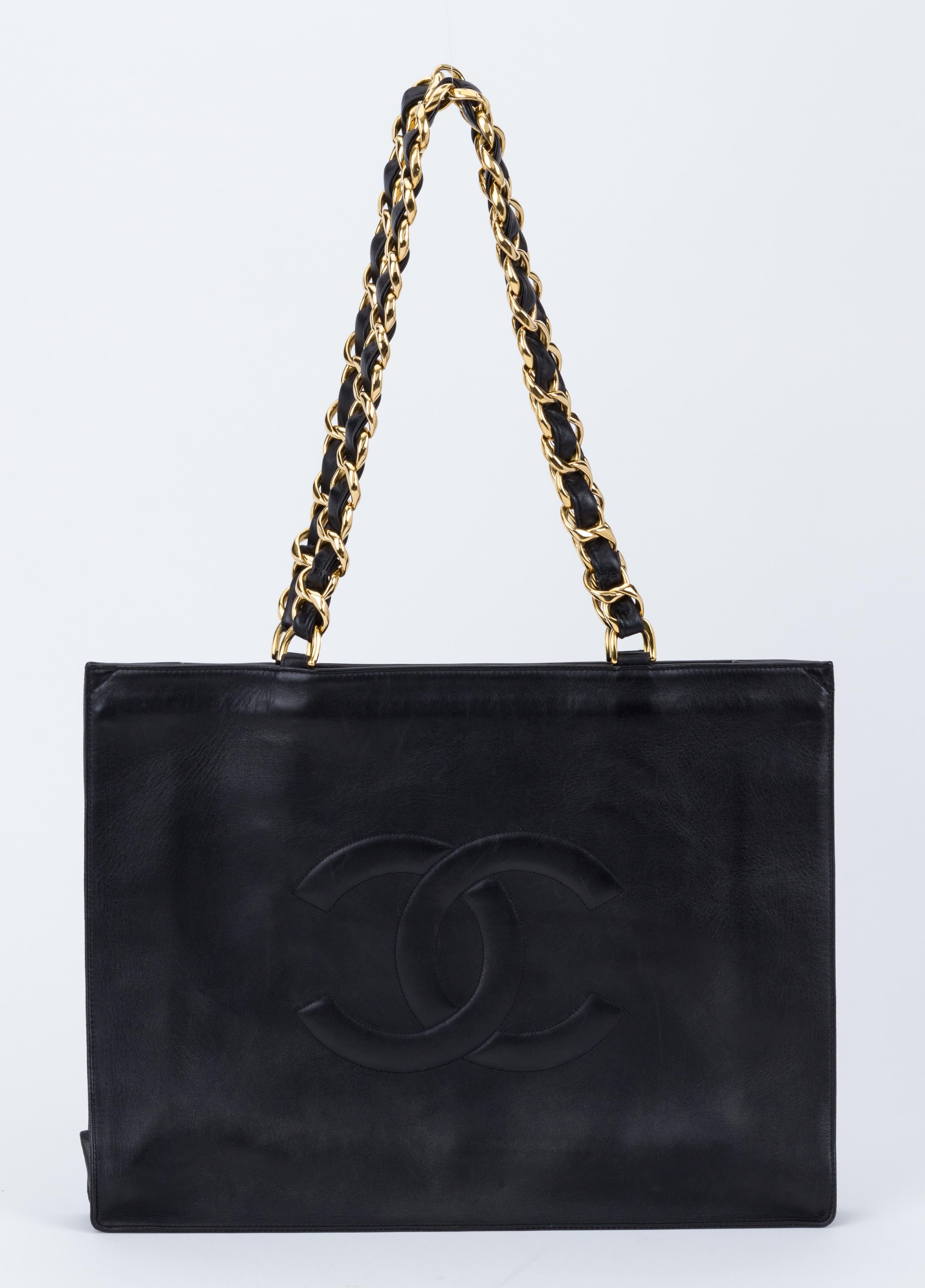 Chanel iconic black lambskin tote with oversized gold chain straps. Collection 1994/1996. Handle drop 12