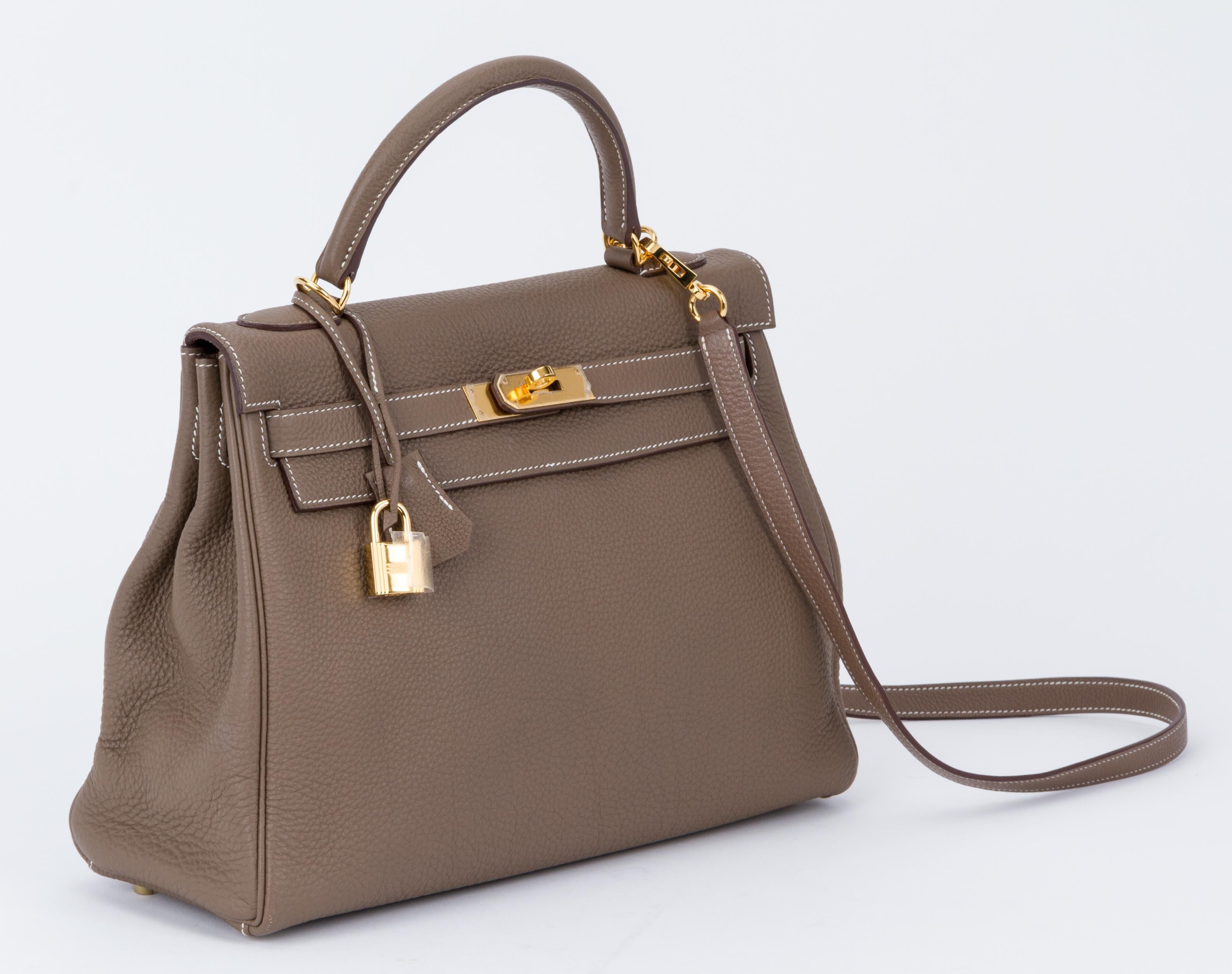 Hermès Kelly bag 32 cm retourne in etoupe togo leather and gold-plated hardware. Blind stamped 