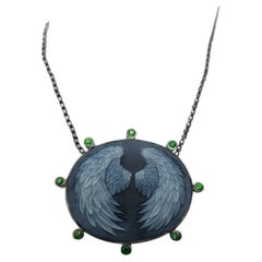 Collar DOBRINNE con camafeo de ágata tallado a mano y tsavoritas