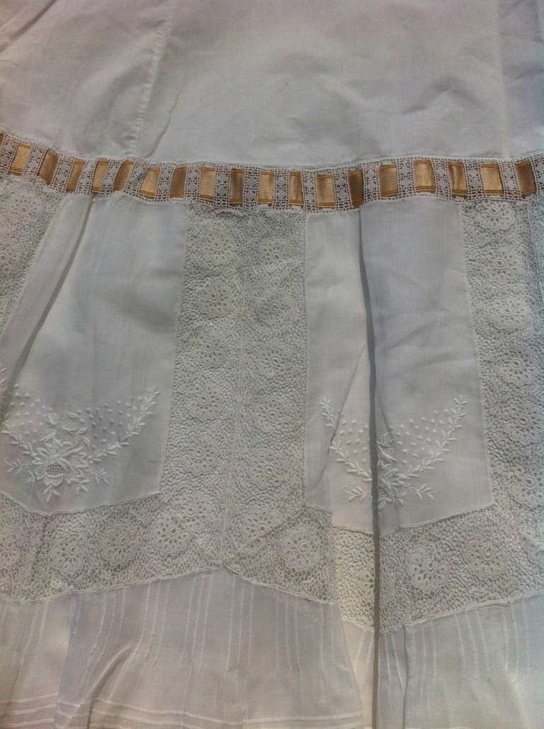 Magnificent french belle époque lace petticoat In New Condition For Sale In Newark, DE