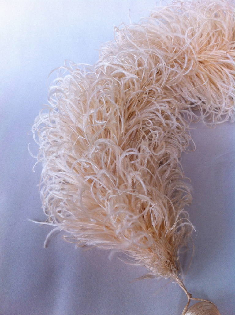 1900s Magnificent French peach ostrich feather and silk boa For Sale 1