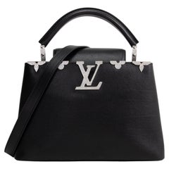 LOUIS VUITTON Casquette « Couronne de fleurs » en cuir, modèle Capucines BB