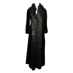 Manteau en velours garni de plumes Taille 8 Victoria Royal