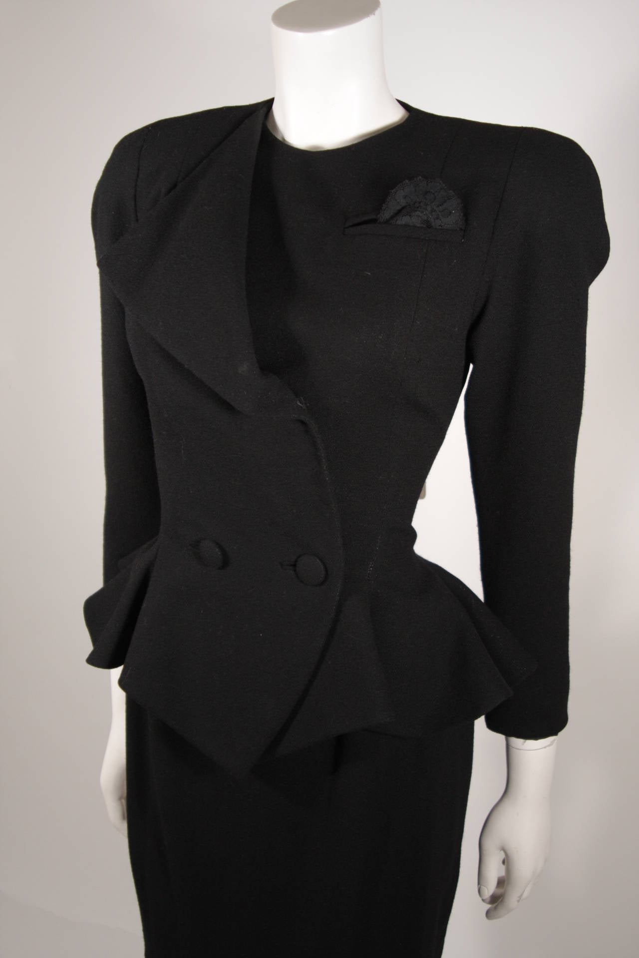 Travilla Black Structured Skirt Suit Size 8 In Excellent Condition For Sale In Los Angeles, CA