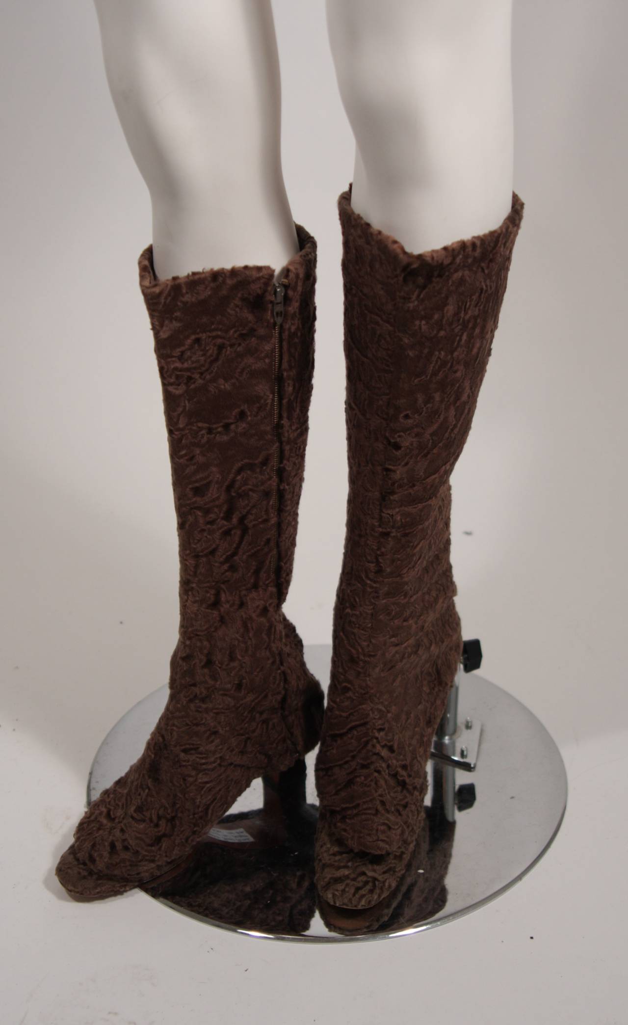 PAULINE TRIGERE - Completo di pantaloni caldi a coda larga degli anni '60, ghette da stivale Paris Shoes in vendita 3