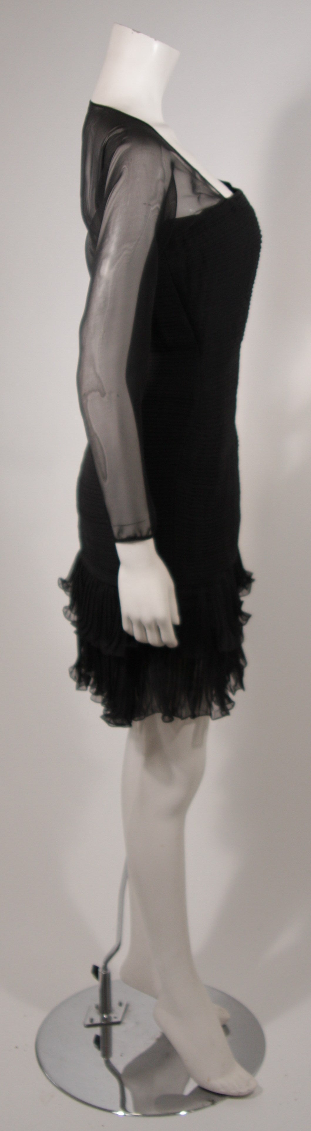 Oscar De La Renta Black Silk Chiffon Cocktail Dress Size 10 In Excellent Condition For Sale In Los Angeles, CA