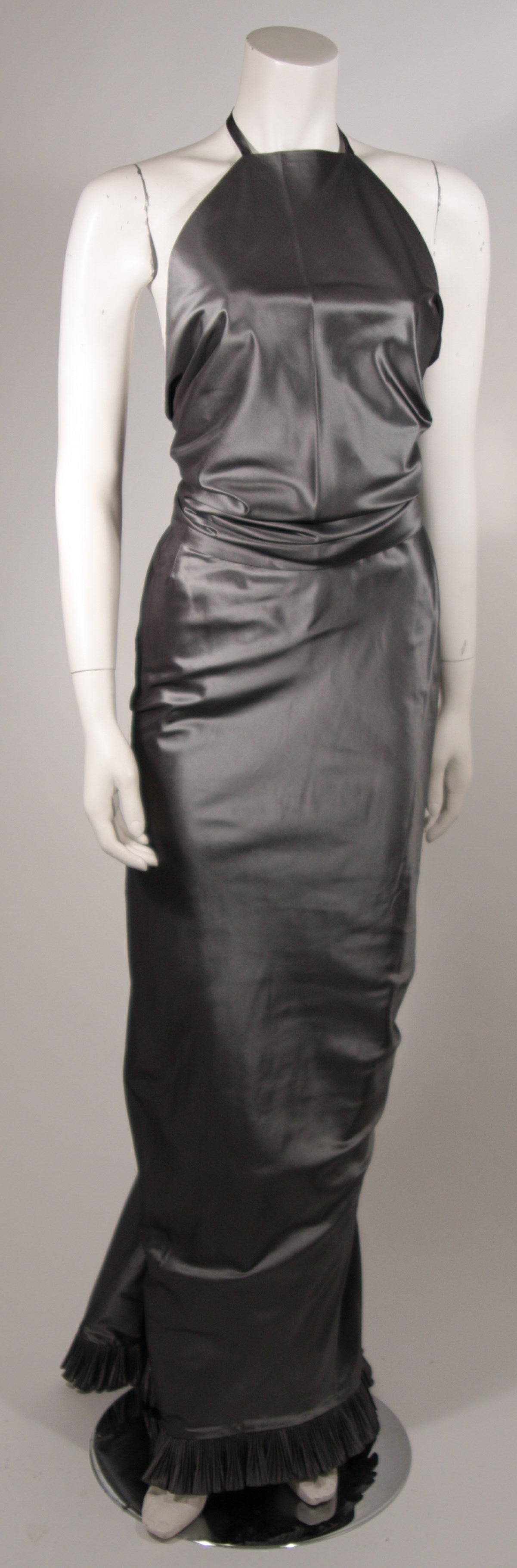 Noir Oscar De La Renta - Ensemble de deux pièces en métal argenté avec robe dos nu, taille 4 8 en vente