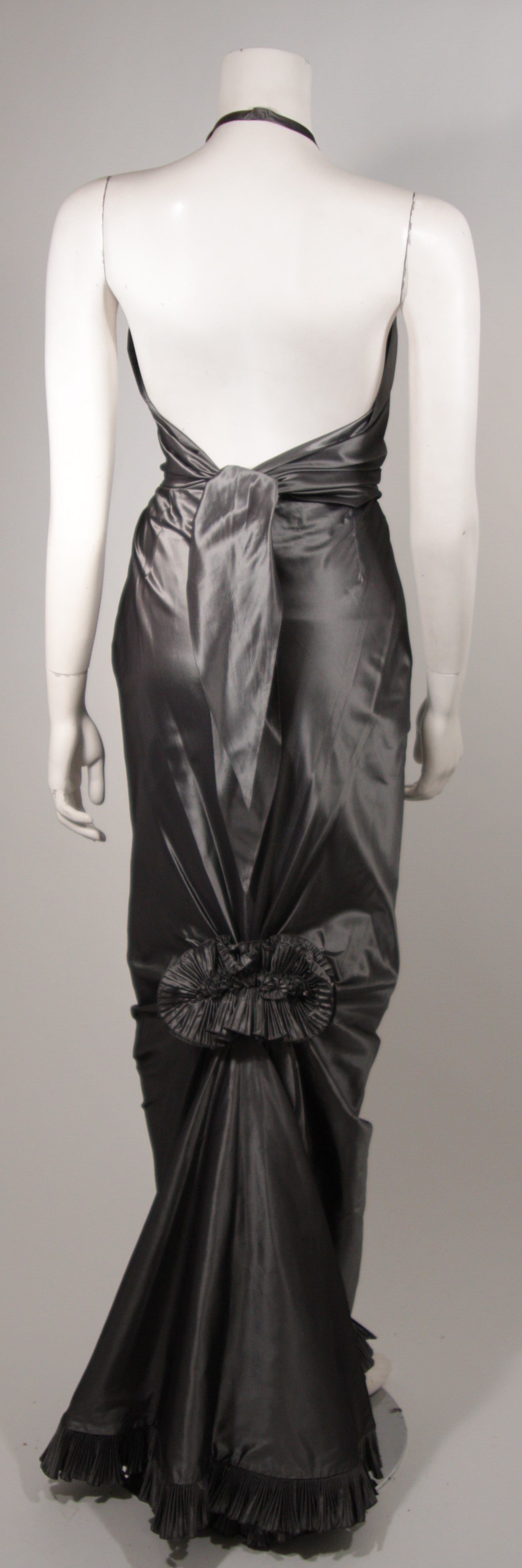 Oscar De La Renta - Ensemble de deux pièces en métal argenté avec robe dos nu, taille 4 8 en vente 1