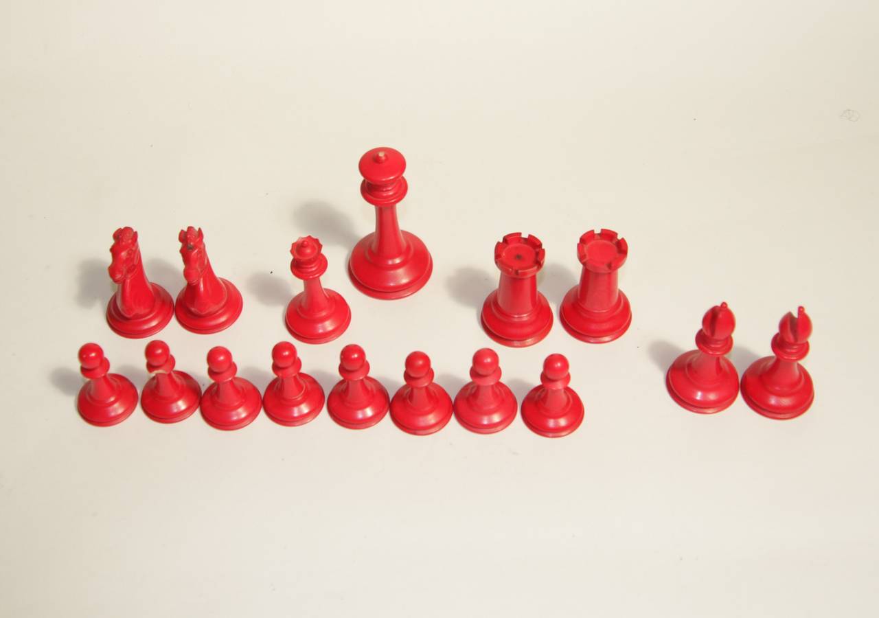 Staunton Chess-Men Boxwood Mahogany Red and white Bone Library Set