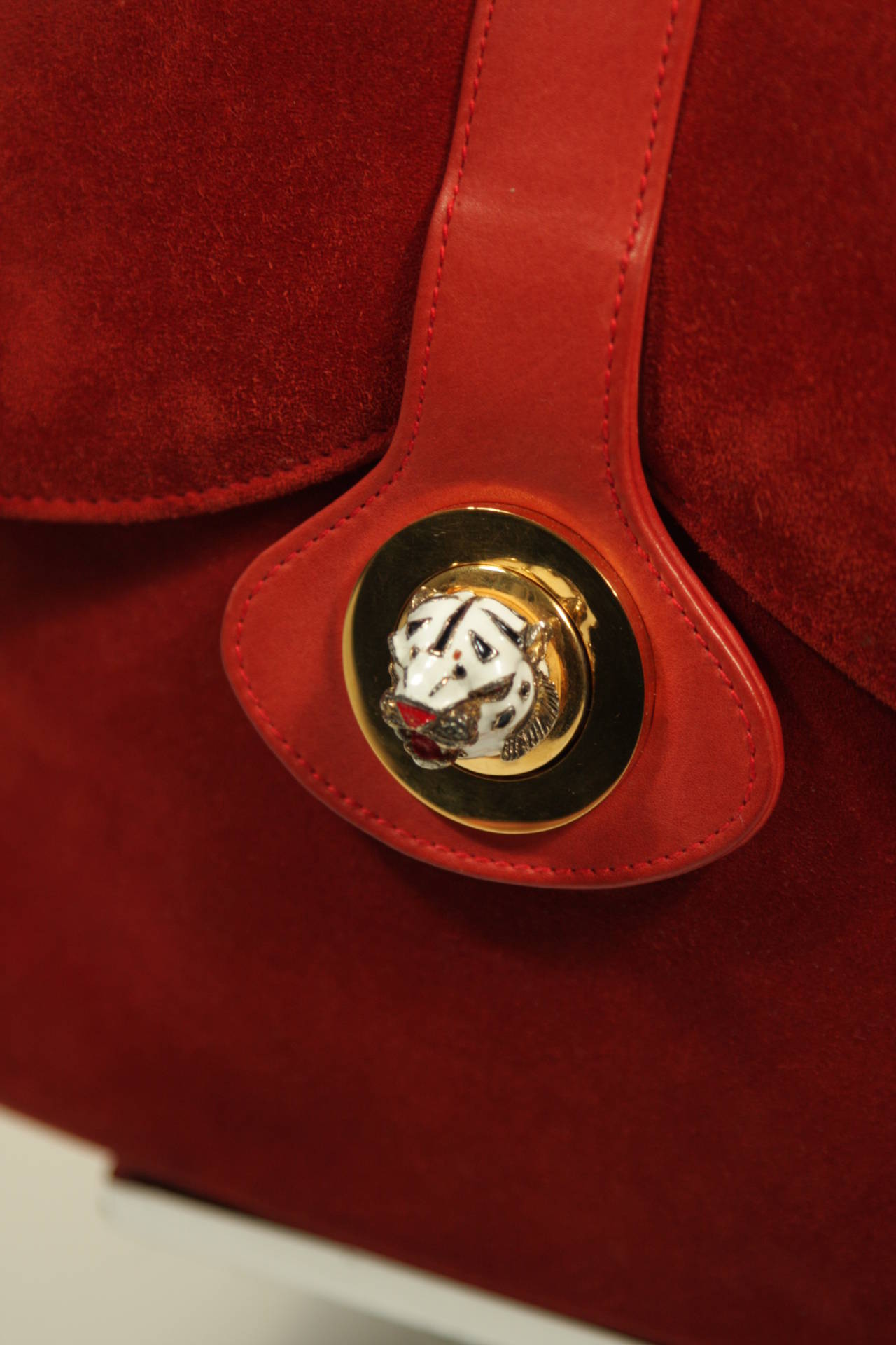 Gucci Red Rust Colored Suede Purse with Enamel Tiger Clasp In Excellent Condition In Los Angeles, CA