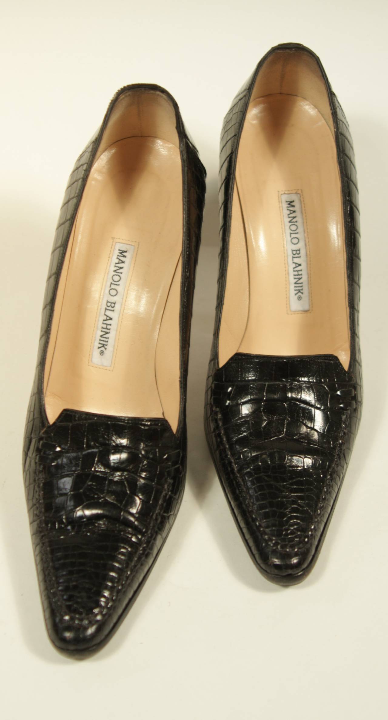Women's Manolo Blahnik Black Crocodile Pumps Size 38 For Sale