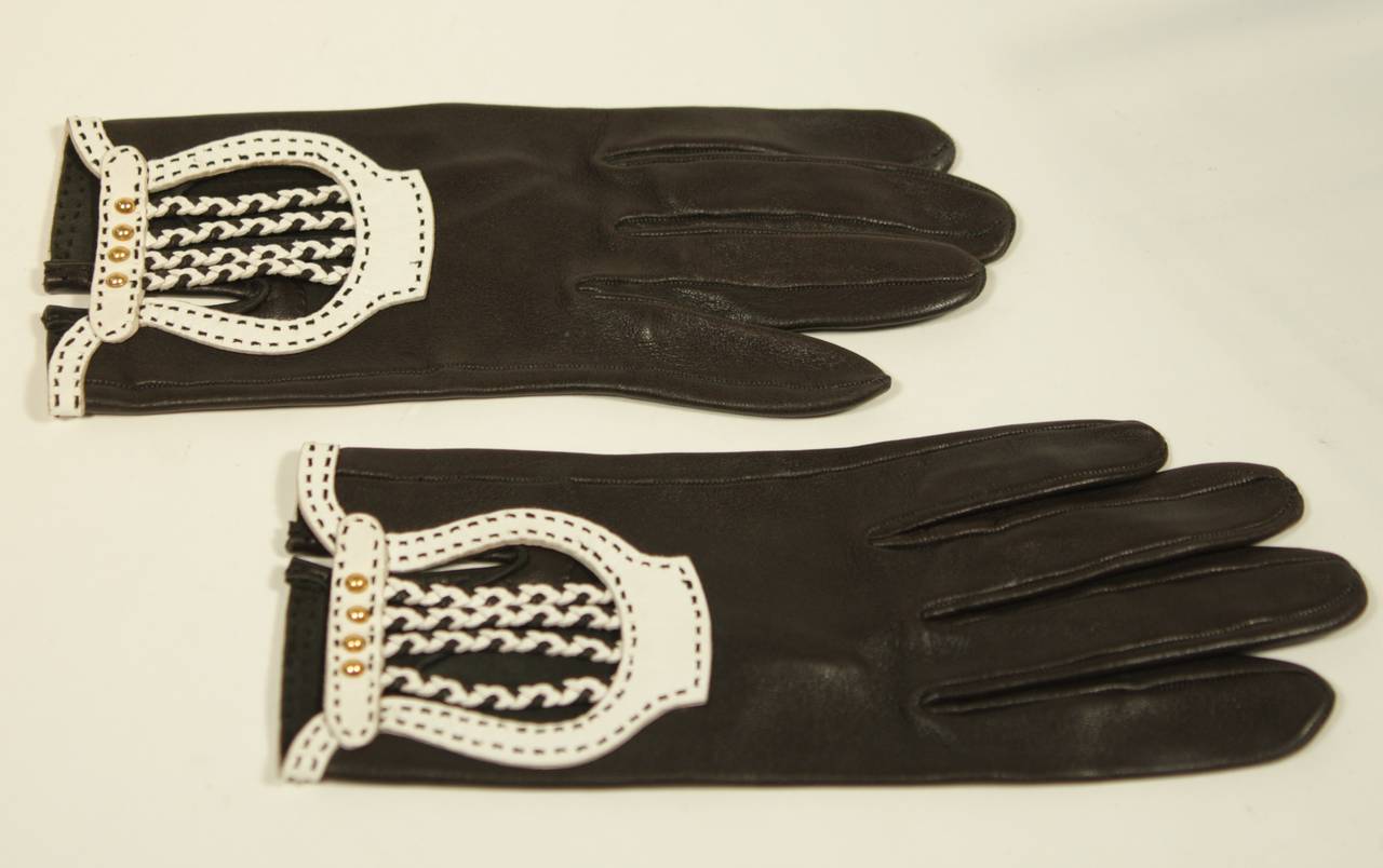 Hermes Black Leather Gloves with White Accents and Braiding Size 6.5 In Excellent Condition For Sale In Los Angeles, CA