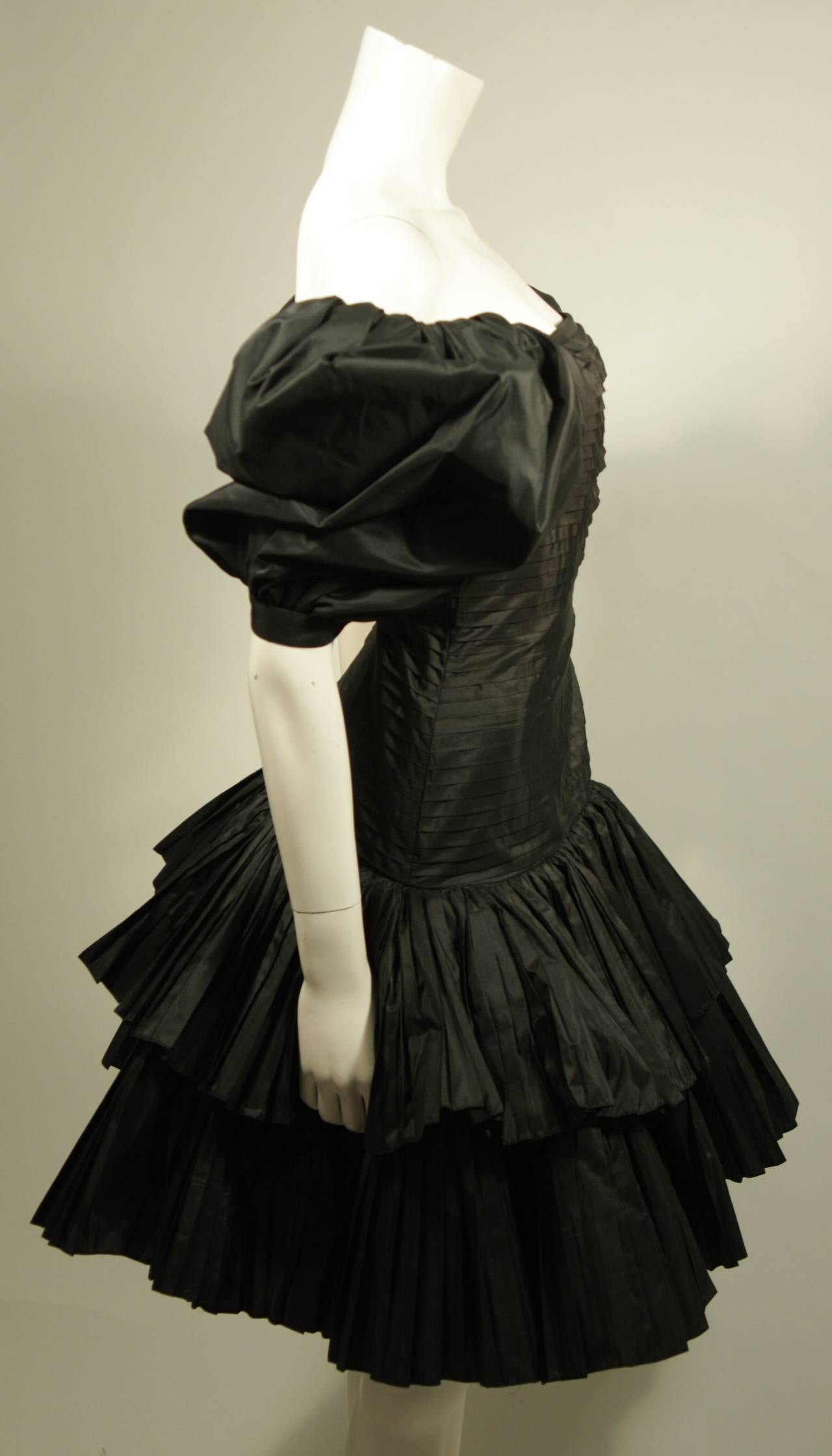 Oscar De La Renta Black Pleated and Puff Sleeve Cocktail Dress In Excellent Condition For Sale In Los Angeles, CA