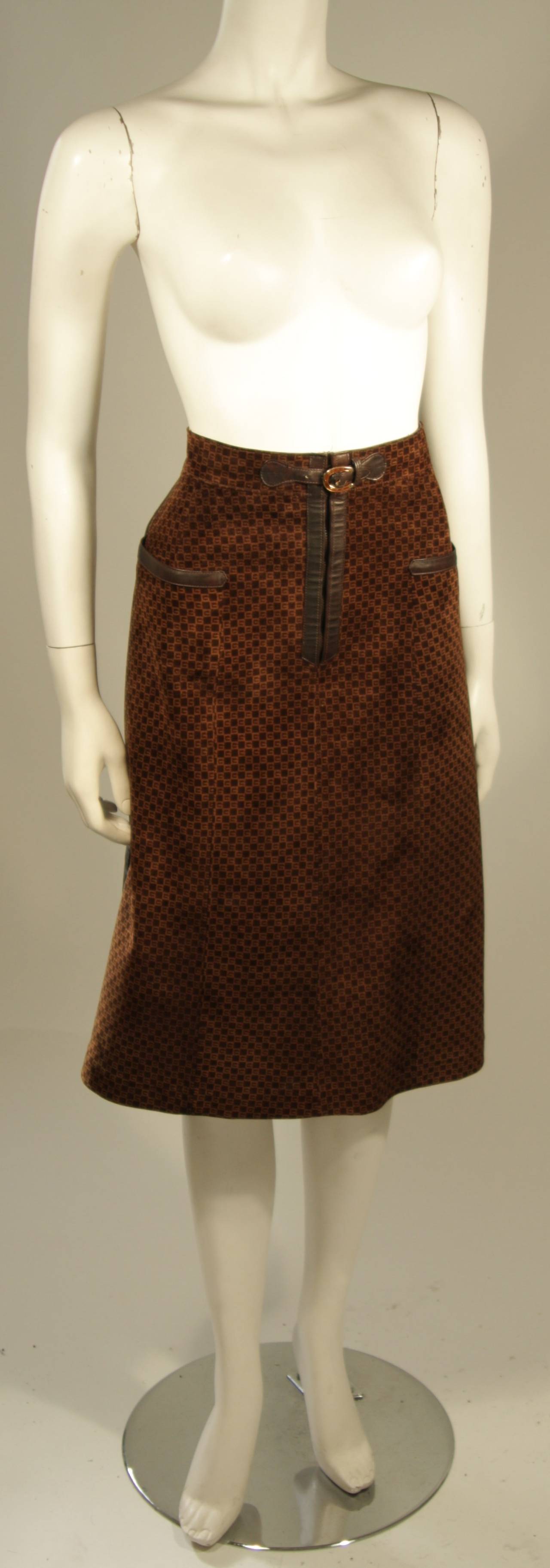 Gucci Brown Suede Skirt with Horse Shoe Detail In Excellent Condition In Los Angeles, CA