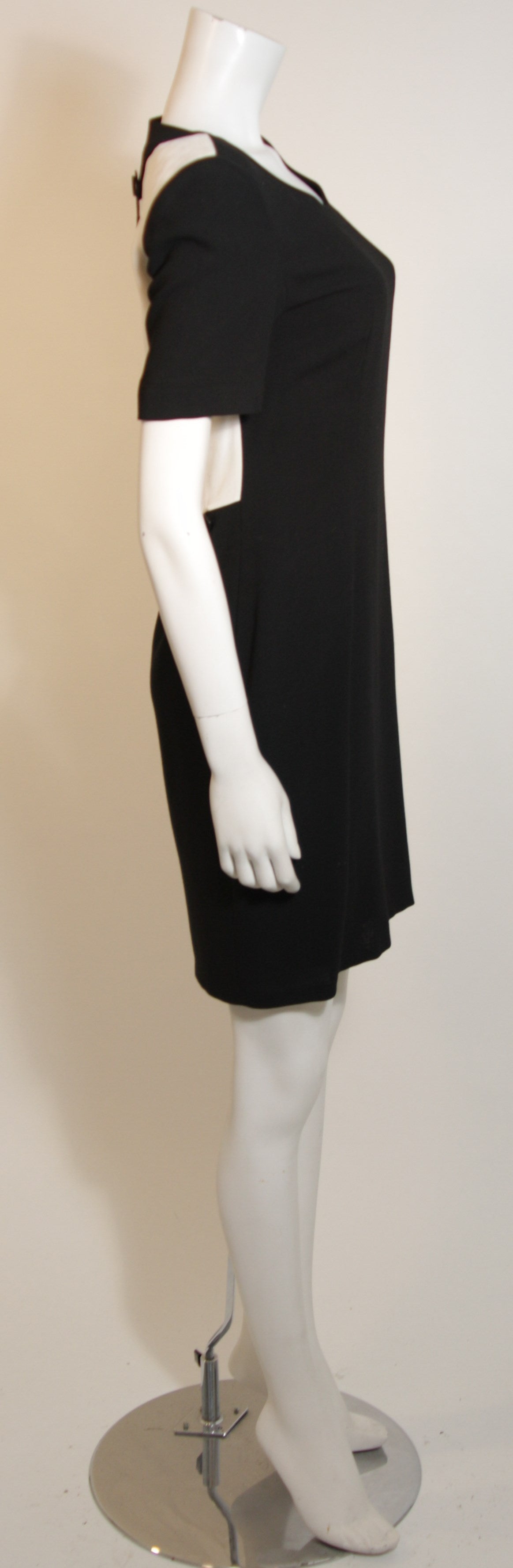 Women's Gianfranco Ferre Black and White Contrast Dress with Suspender detail Size 40 For Sale