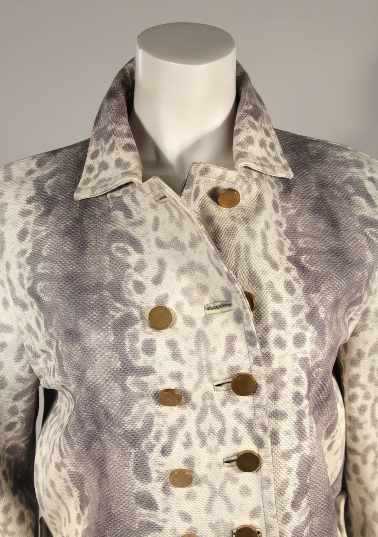 This Gucci jacket features a grey hued snake print fabric and center front buttons. Comes with original tags. Made in Italy.

Measures (Approximately)
Size 38
Length: 28