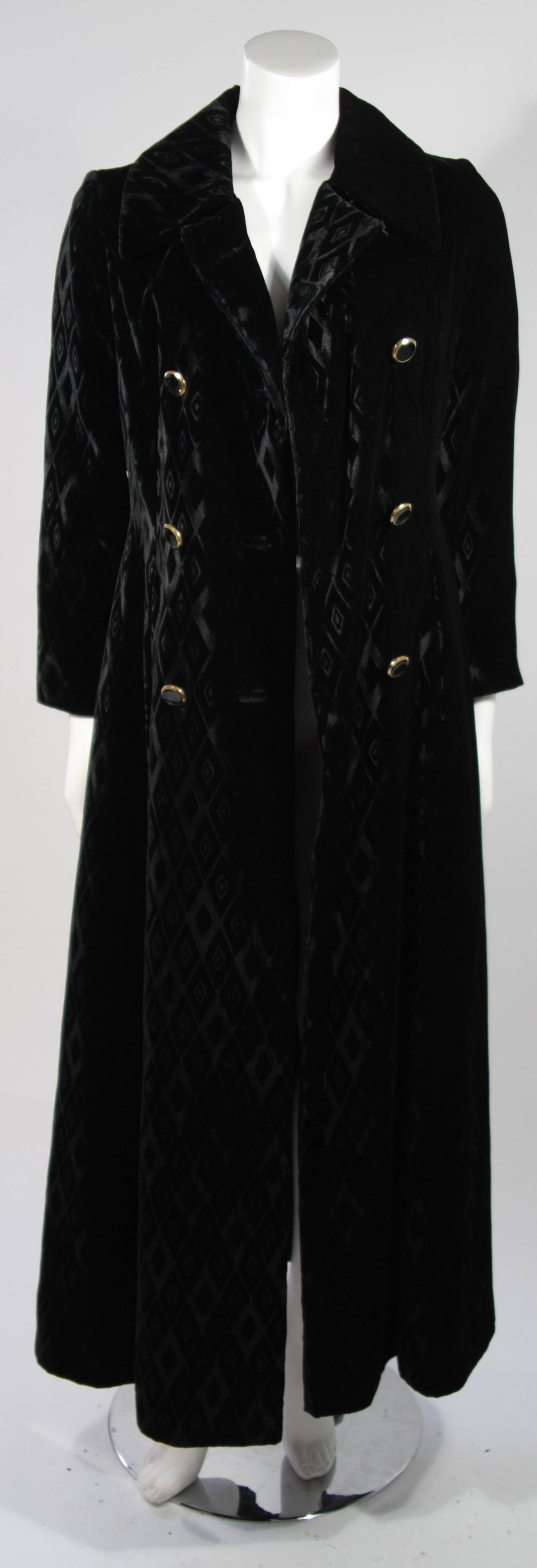 1970's Hudson's Black Diamond Patterned Velvet Coat Size In Excellent Condition In Los Angeles, CA