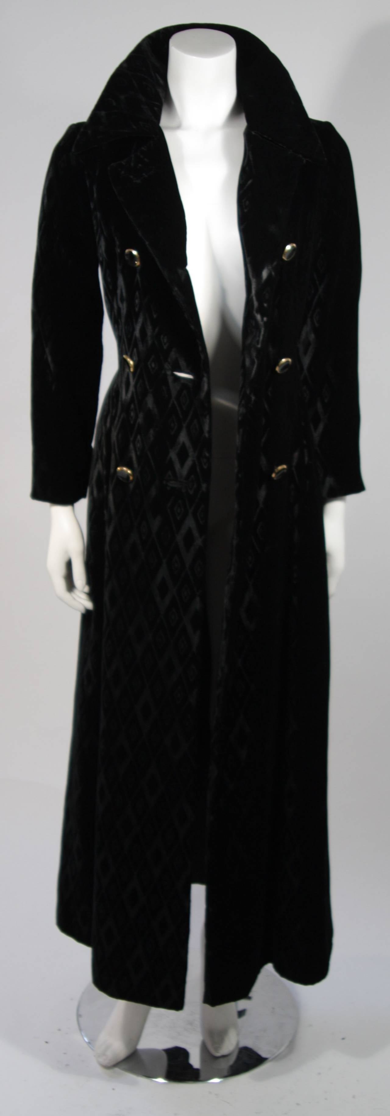 This spectacular Hudson's full length coat is composed of fantastic diamond patterned black velvet and features large gold accented buttons. The coat offers a fantastic fit. A true gem in excellent condition.

Measures (Approximately)
Length: