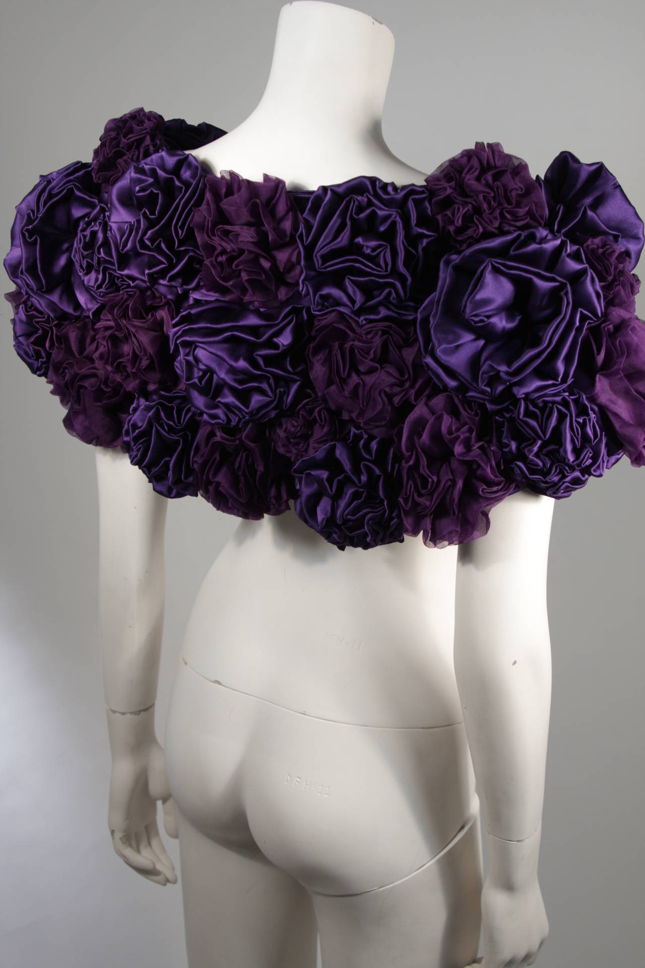 Elizabeth Mason Couture Collier de soie violette 