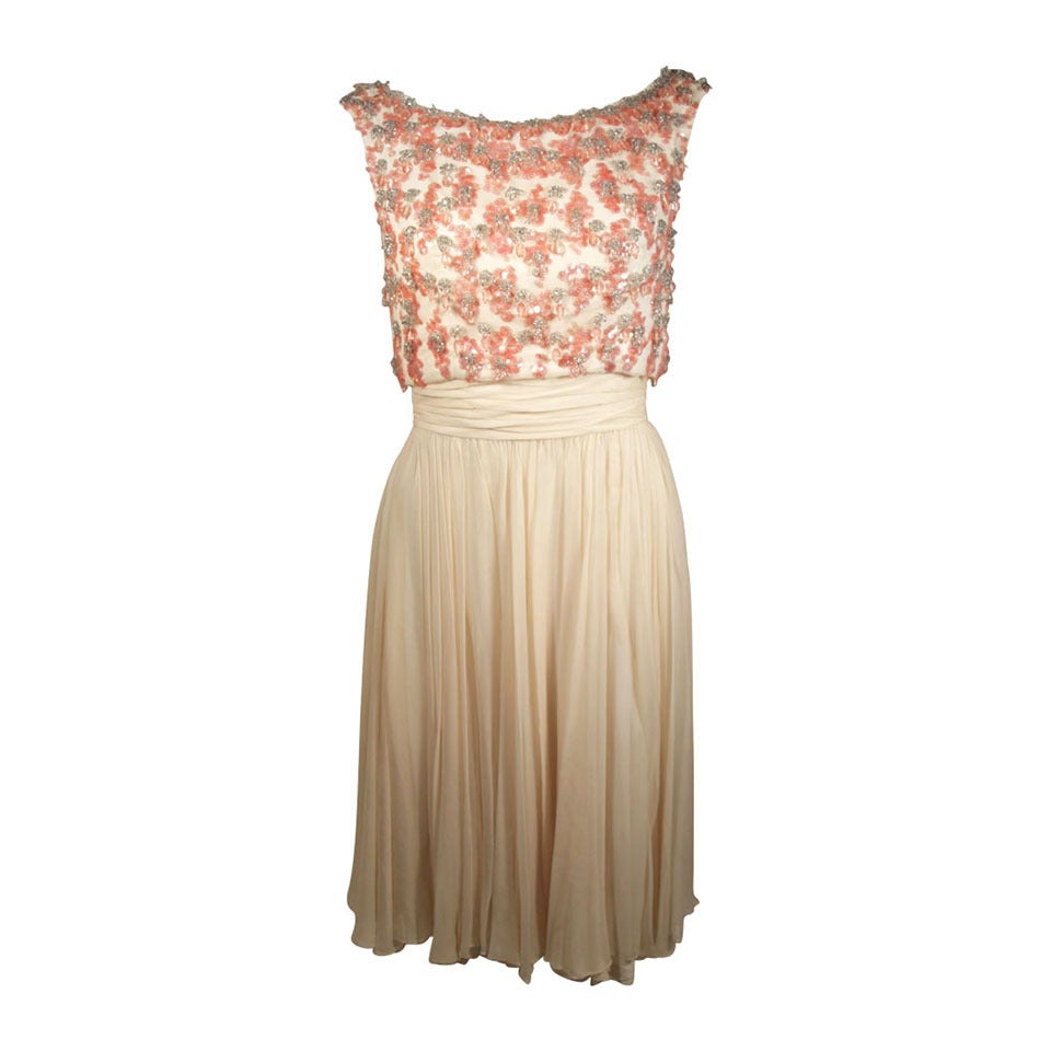 Pat Sandler - Abito da cocktail in chiffon avorio con abbellimenti rosa in vendita