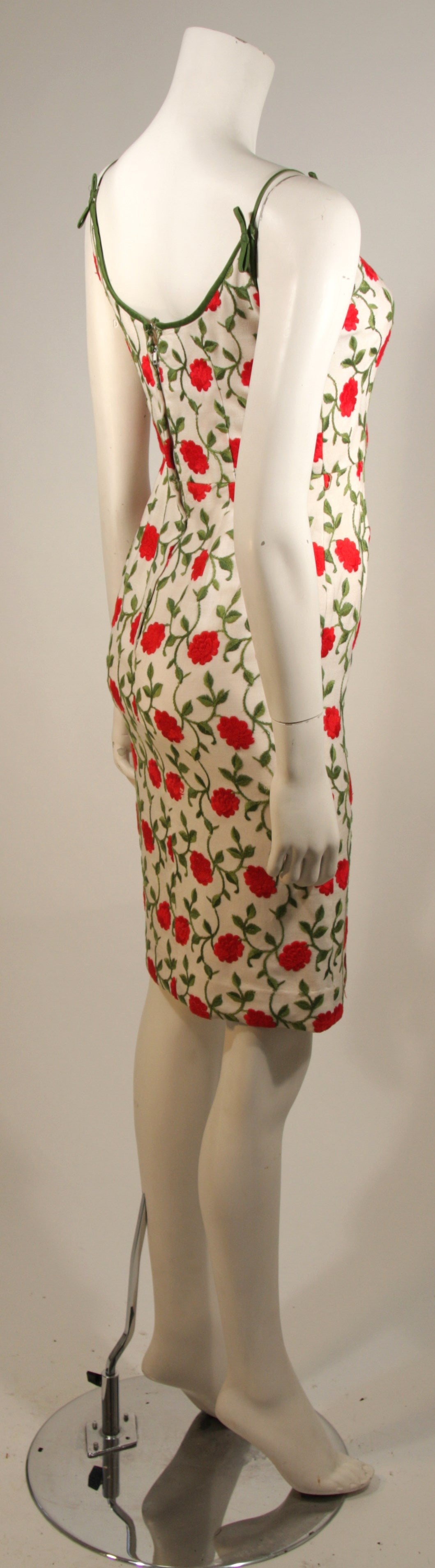 Red Floral Embroidered Linen Dress In Excellent Condition For Sale In Los Angeles, CA