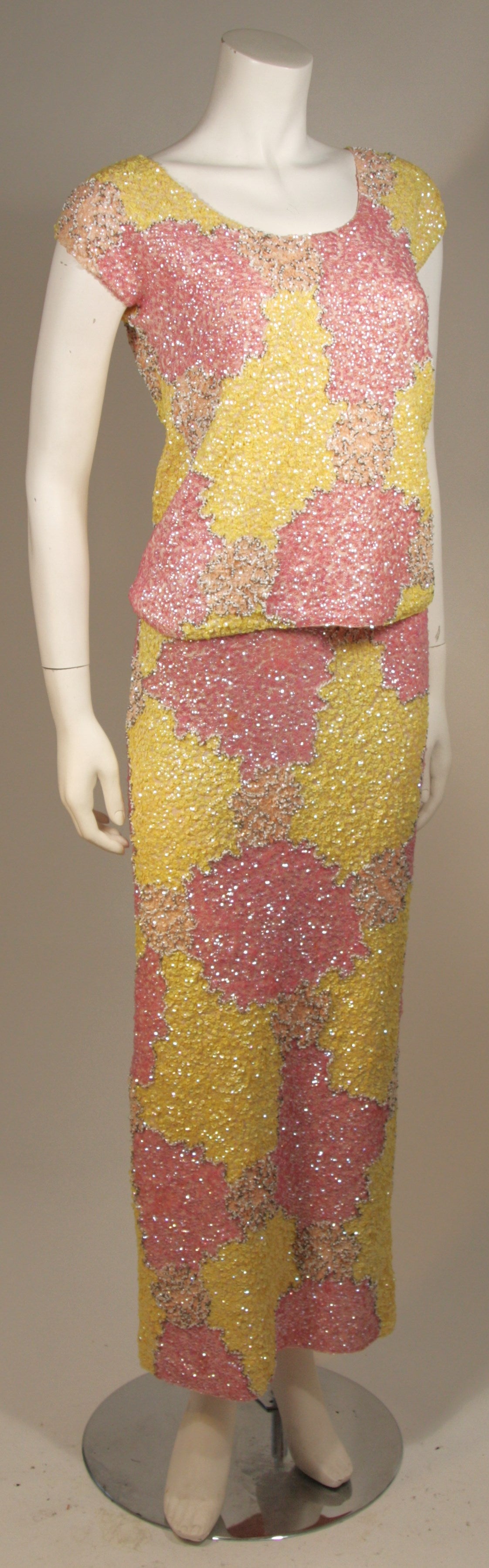 Gene Shelly's Yellow and Pink Stretch Wool Abstract Sequin Motif Evening Set 6-8 In Excellent Condition For Sale In Los Angeles, CA