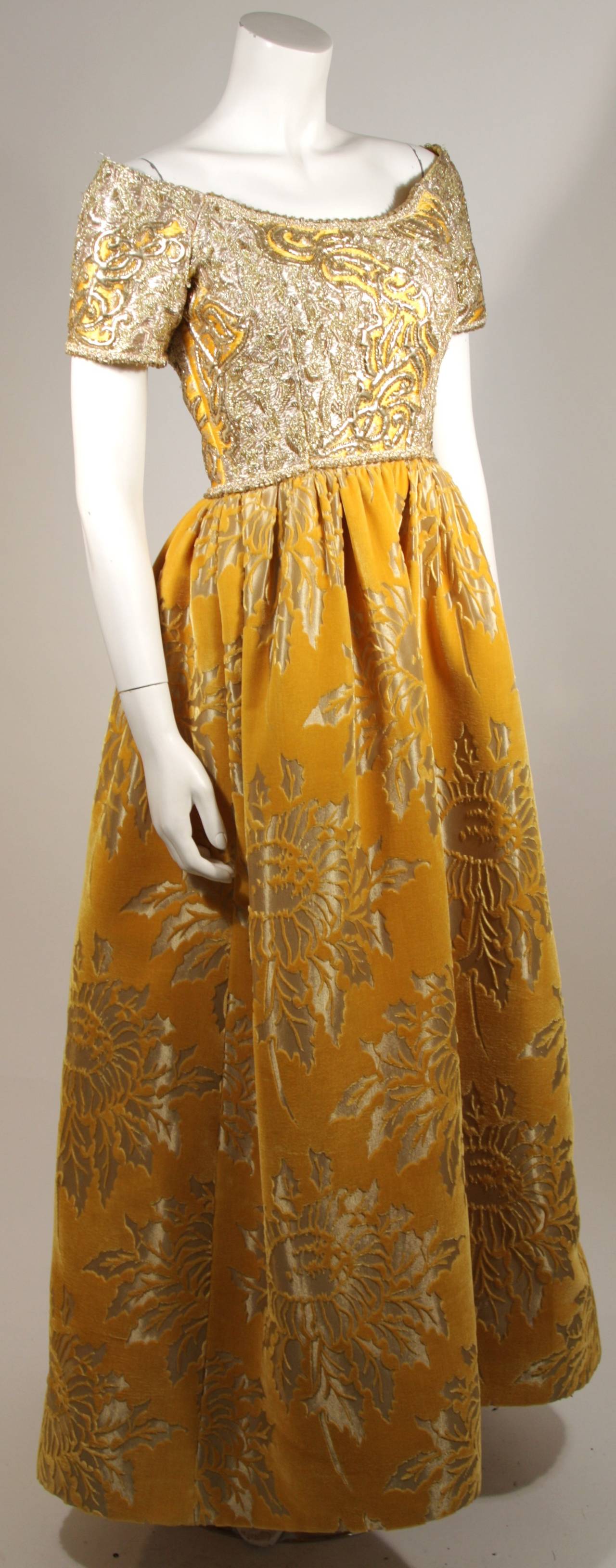 Oscar De La Renta Couture Attributed Brocade and Velvet Gown Size 2 4 In Excellent Condition In Los Angeles, CA