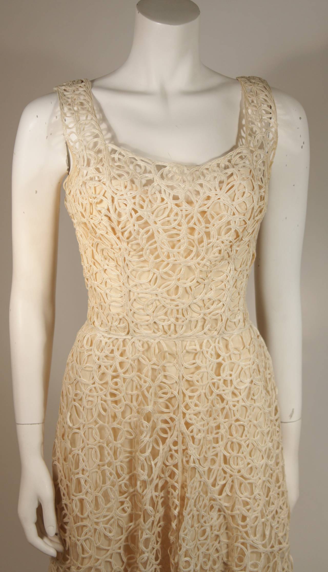 Ceil Chapman Cream Lattice Work Lace Cocktail Dress Size Small In Excellent Condition For Sale In Los Angeles, CA