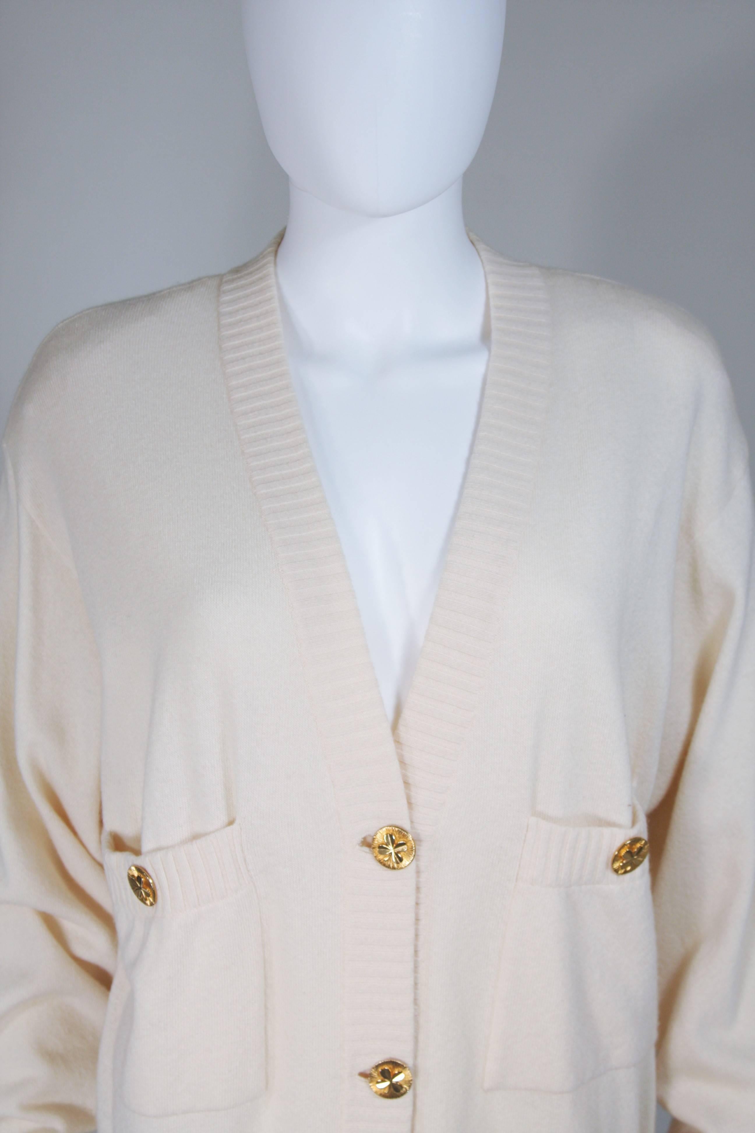 CHANEL Cream Cashmere Cardigan with Gold Buttons Size 36 In Excellent Condition In Los Angeles, CA