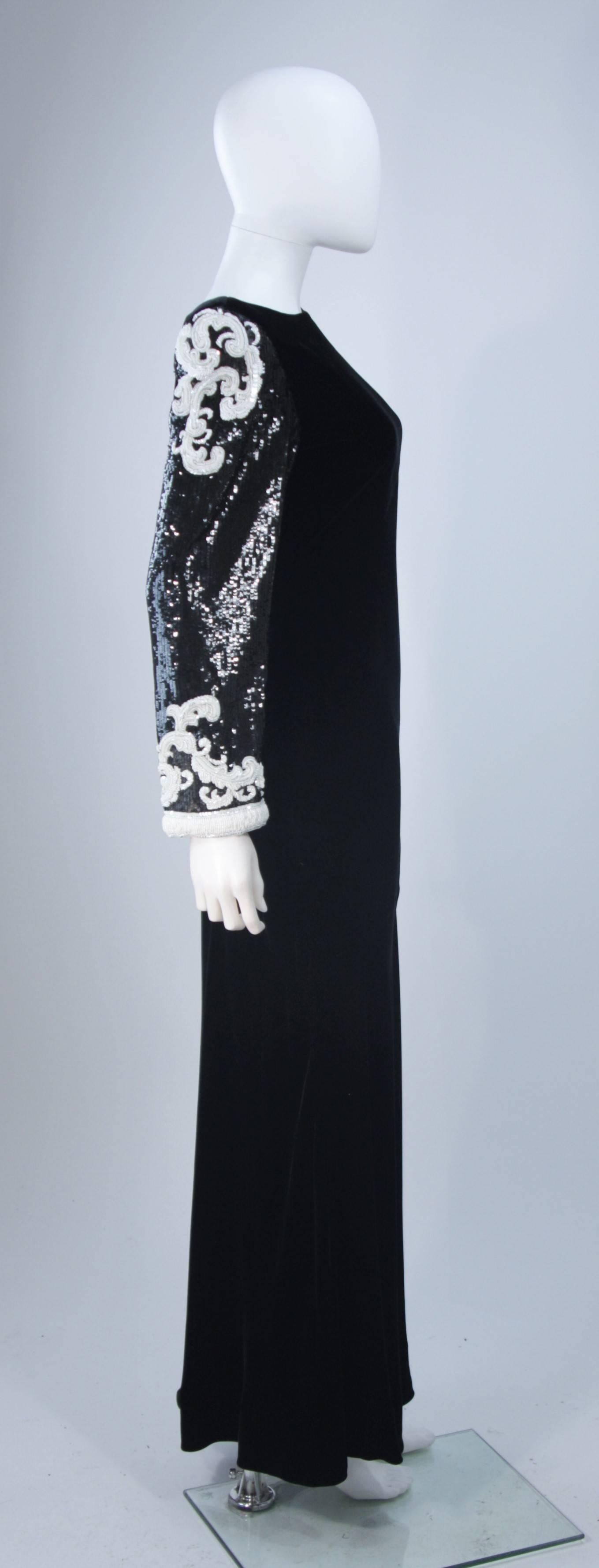 BILL BLASS Color Block Contrast Velvet Gown wth Sequin & Beaded Sleeves Size 6-8 In Excellent Condition For Sale In Los Angeles, CA