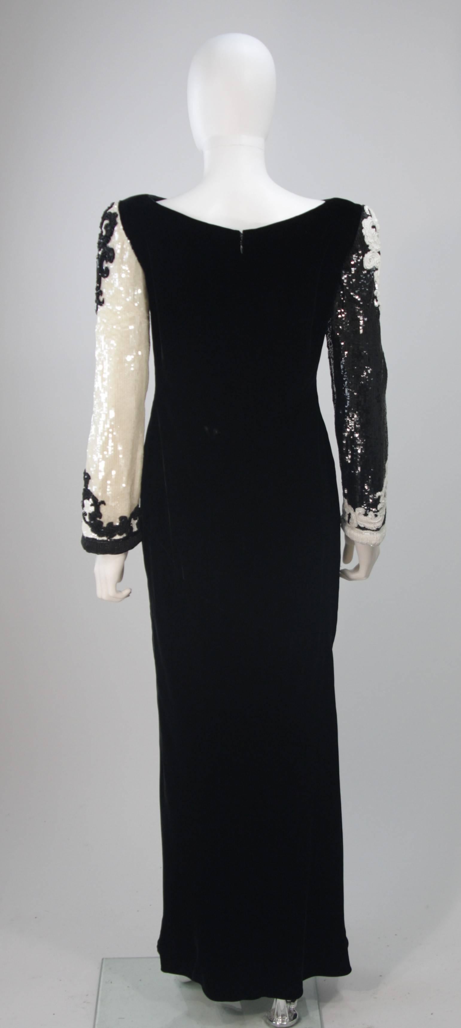 BILL BLASS Color Block Contrast Velvet Gown wth Sequin & Beaded Sleeves Size 6-8 For Sale 1